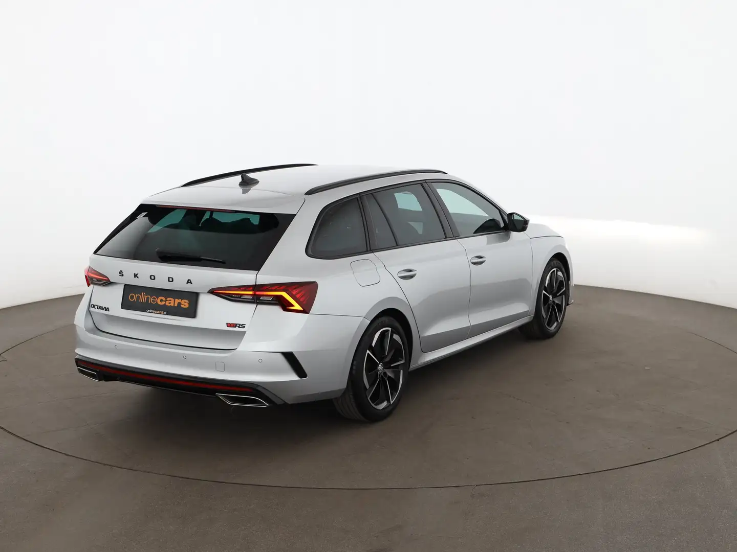 Skoda Octavia Combi 2.0 TDI RS Aut MATRIX HEAD-UP RADAR Silber - 2
