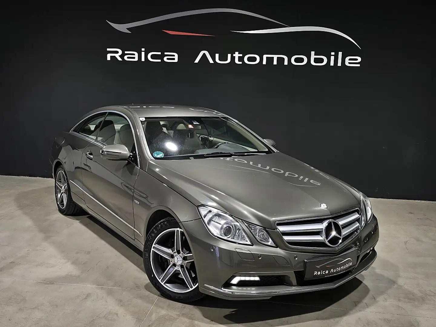 Mercedes-Benz E 350 Coupe *LEDER *LED *PDC *Bluetooth *SHZ *LUFT Grau - 1