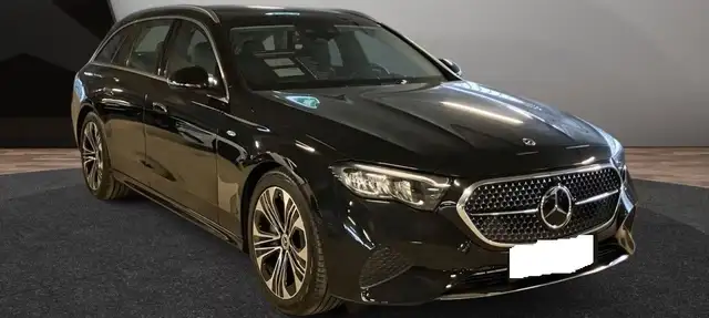 Mercedes-Benz E 300 de 4MATIC T Avantgarde PANO AHK DISTRO LED