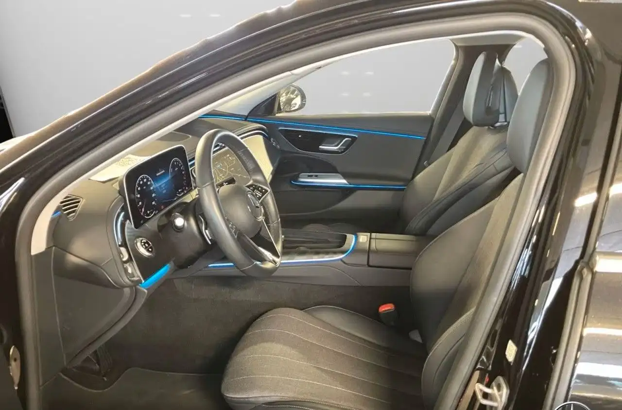 Mercedes-Benz E 300 de 4MATIC T Avantgarde PANO AHK DISTRO LED 6