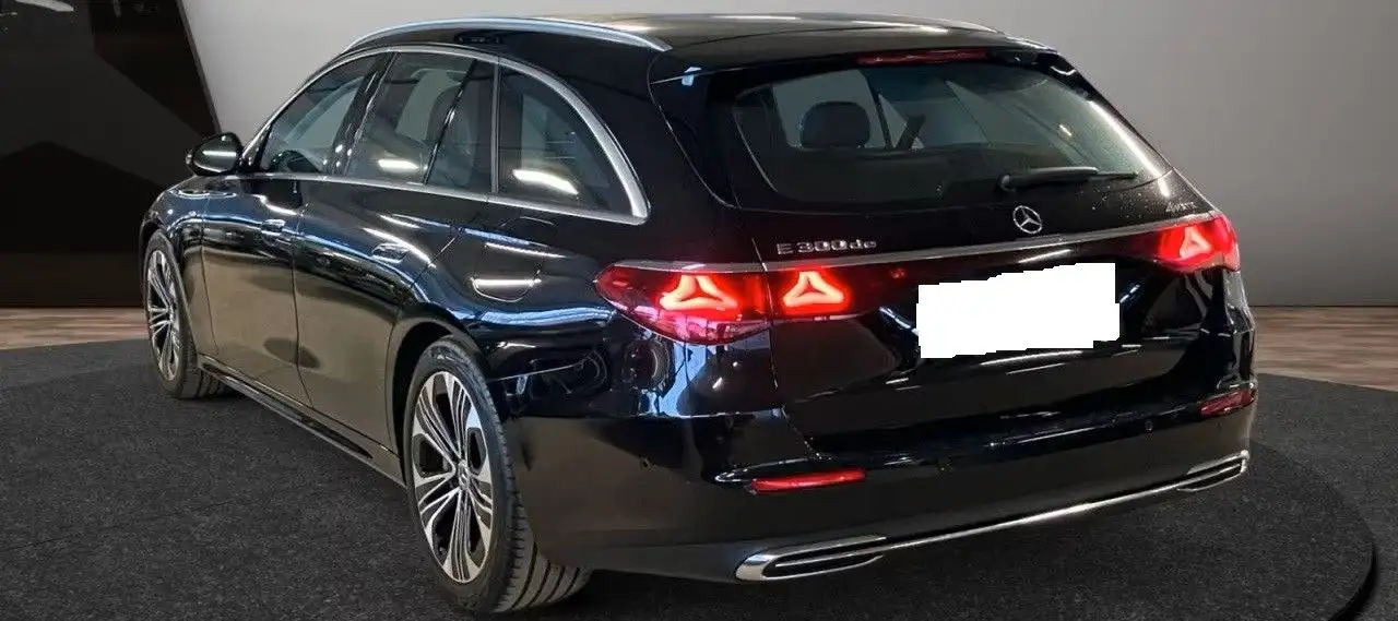 Mercedes-Benz E 300 de 4MATIC T Avantgarde PANO AHK DISTRO LED 4