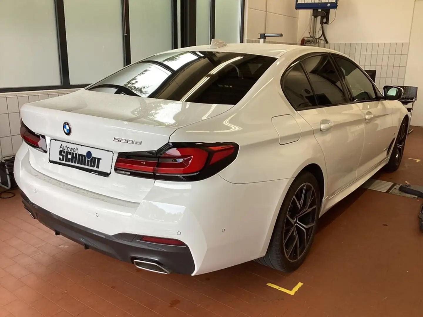 BMW 520 d M Sportpaket + GARANTIE-bis-05.2028 Weiß - 2