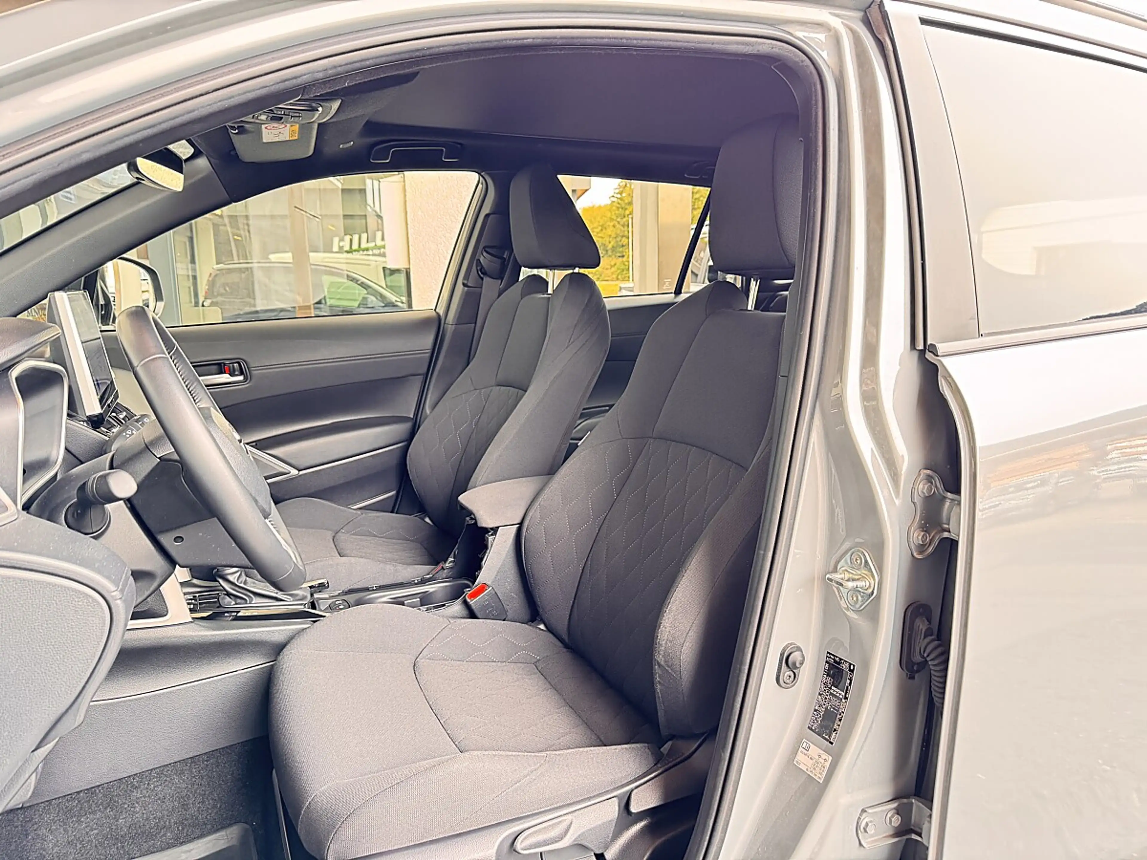 Toyota Corolla Cross 2,0 Hybrid Premium AWD — photo 11
