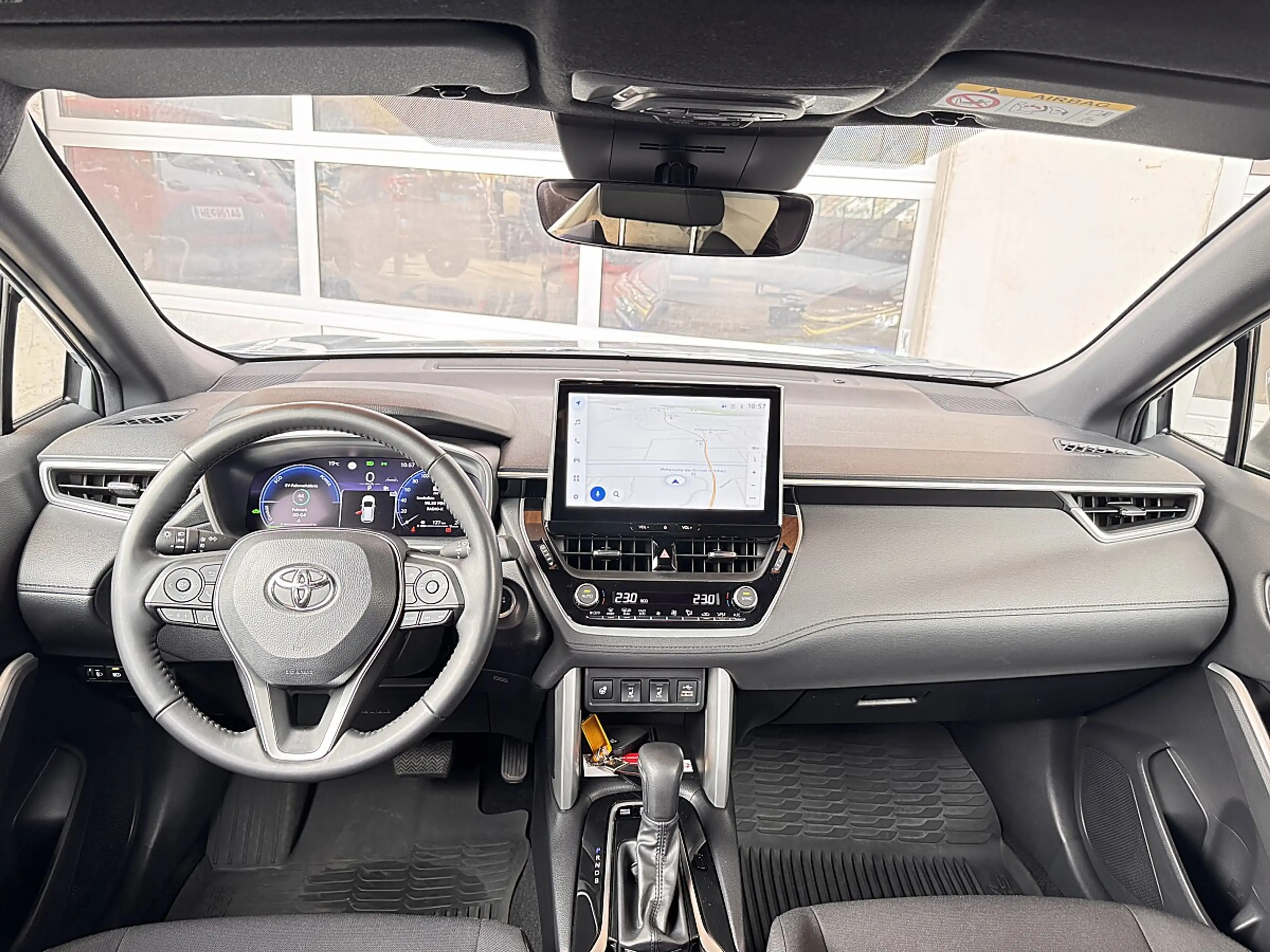 Toyota Corolla Cross 2,0 Hybrid Premium AWD — photo 14