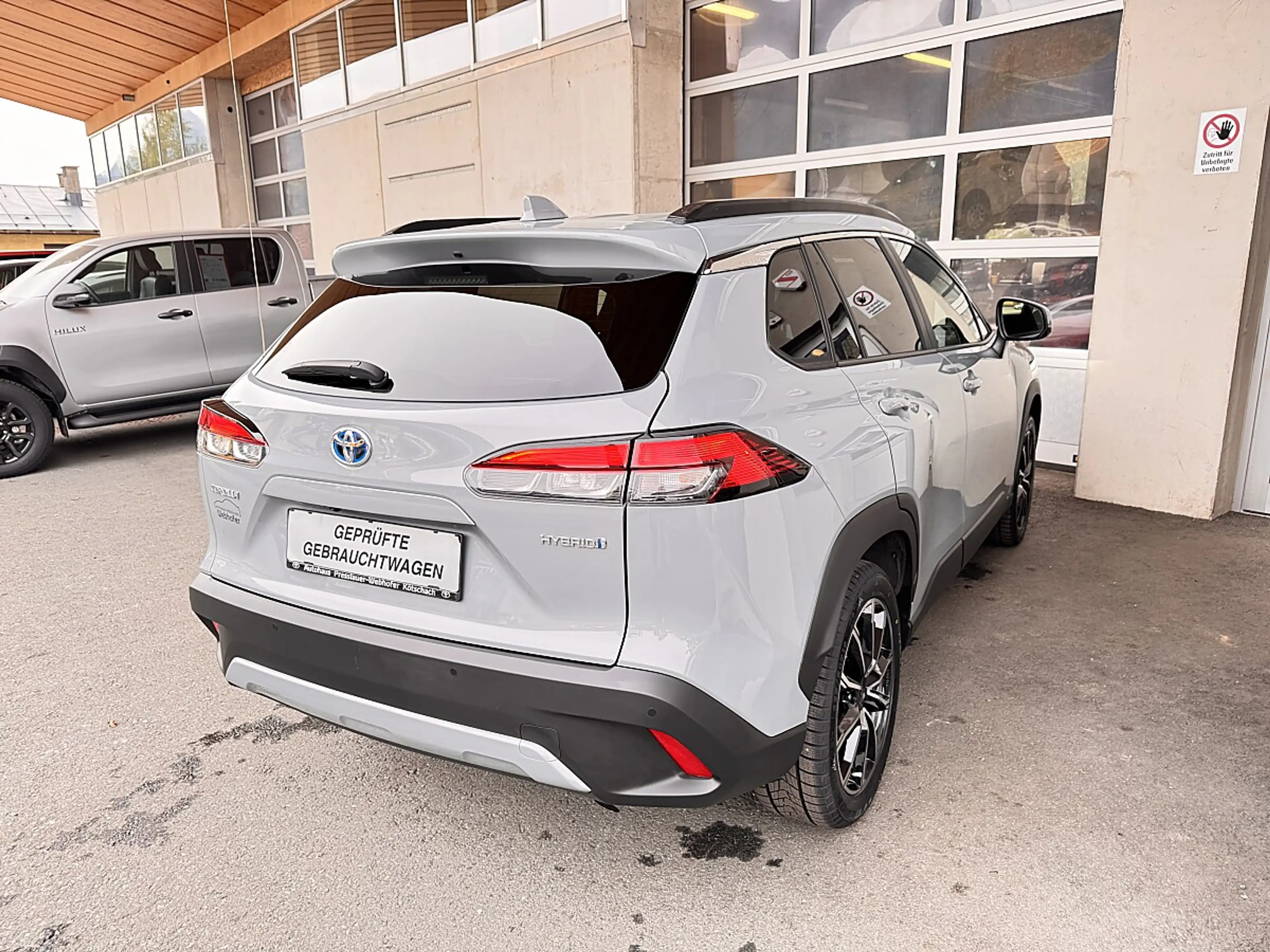 Toyota Corolla Cross 2,0 Hybrid Premium AWD — photo 9