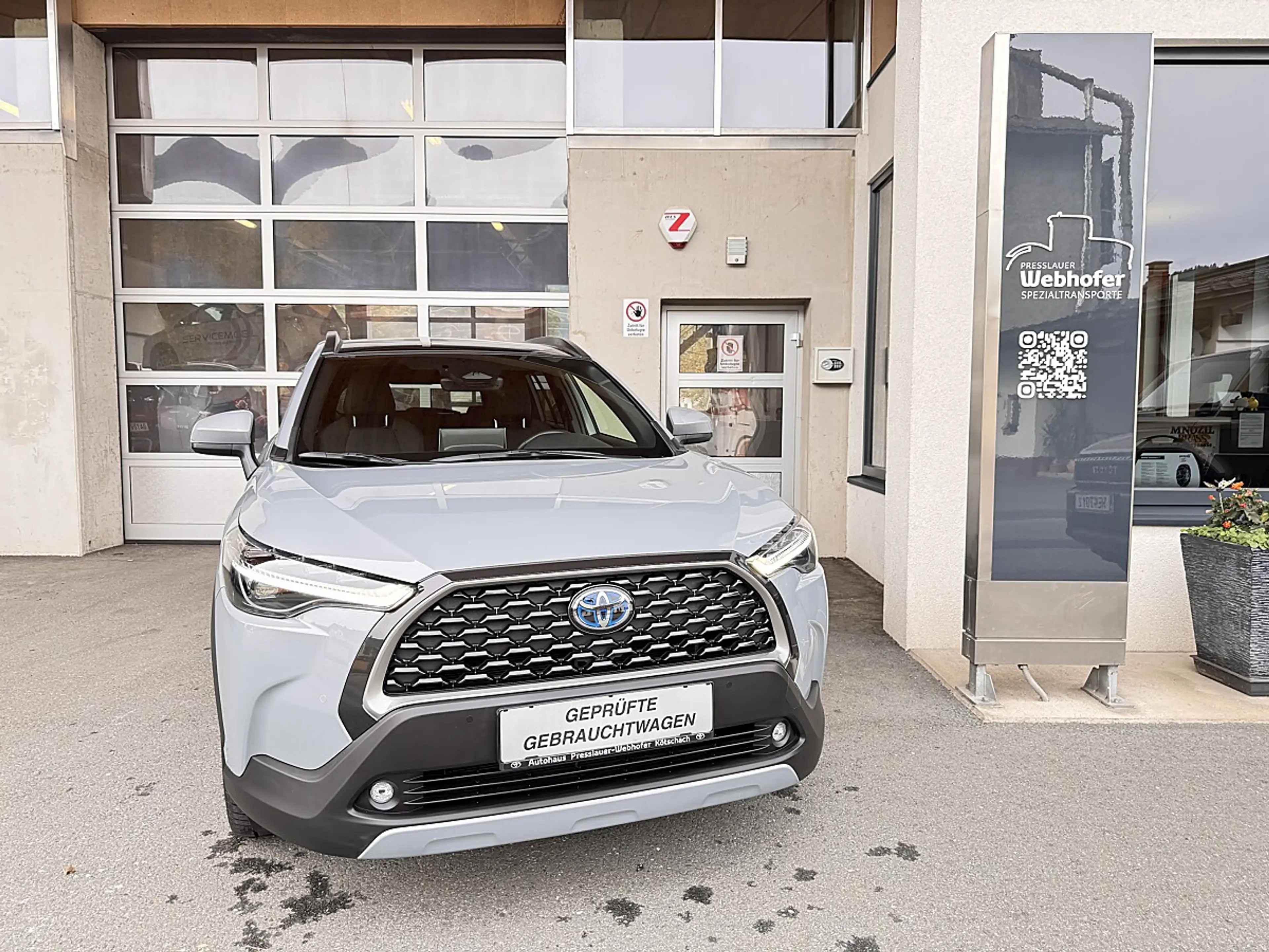 Toyota Corolla Cross 2,0 Hybrid Premium AWD — photo 2