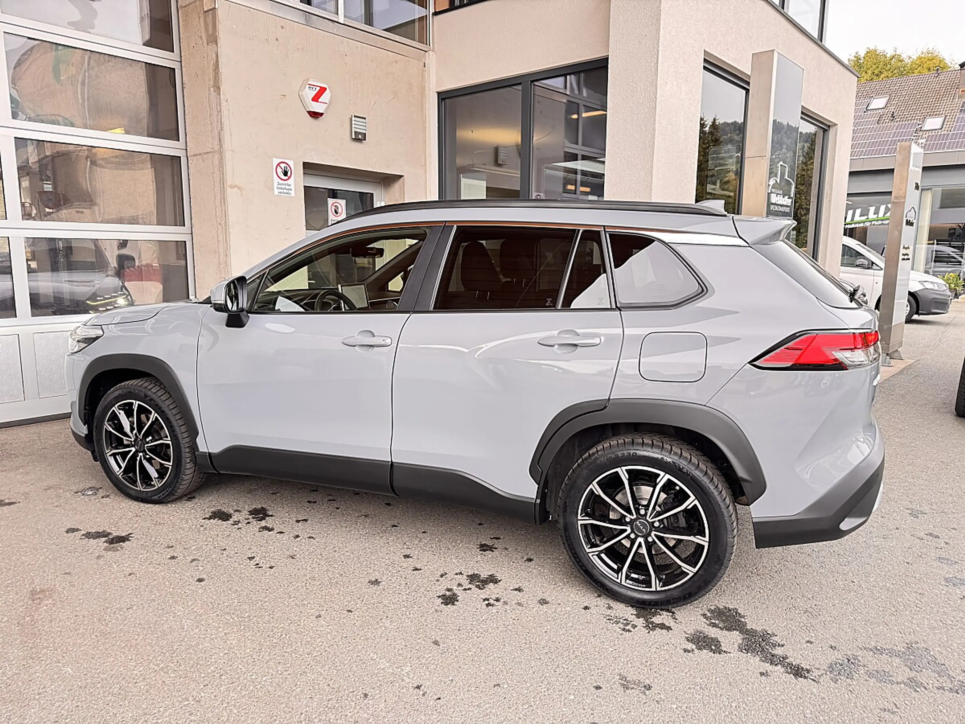 Toyota Corolla Cross 2,0 Hybrid Premium AWD — photo 4
