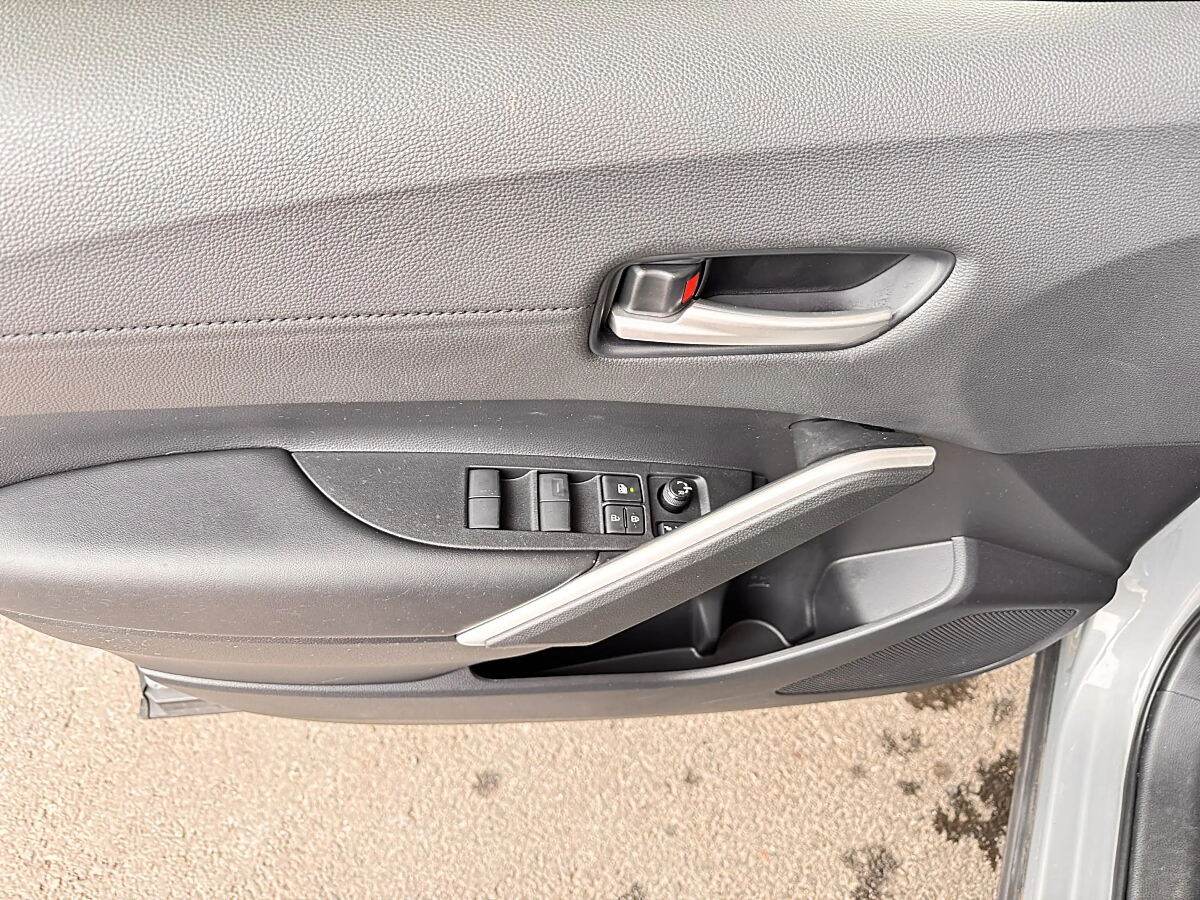 Toyota Corolla Cross 2,0 Hybrid Premium AWD — photo 12