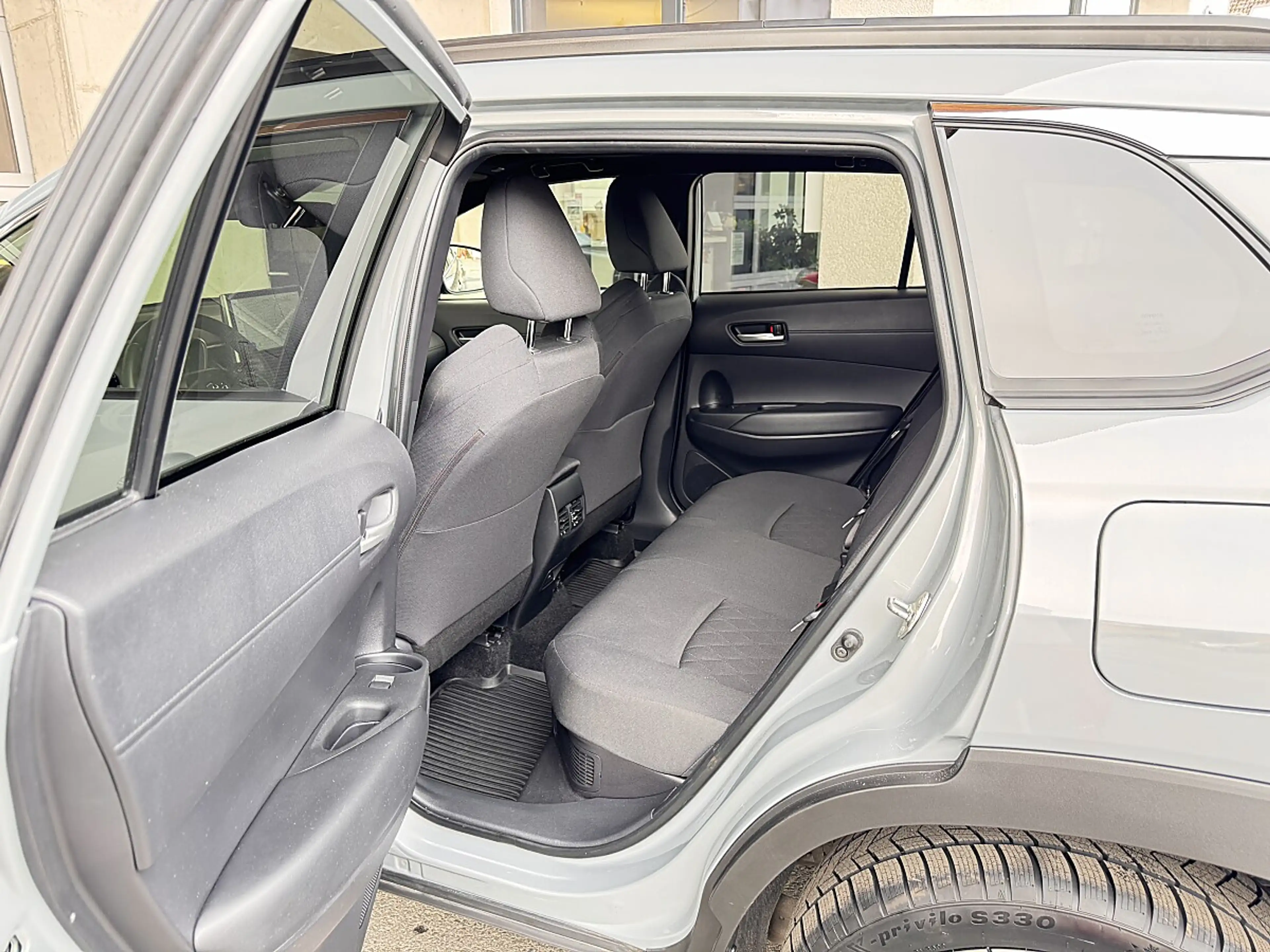 Toyota Corolla Cross 2,0 Hybrid Premium AWD — photo 13