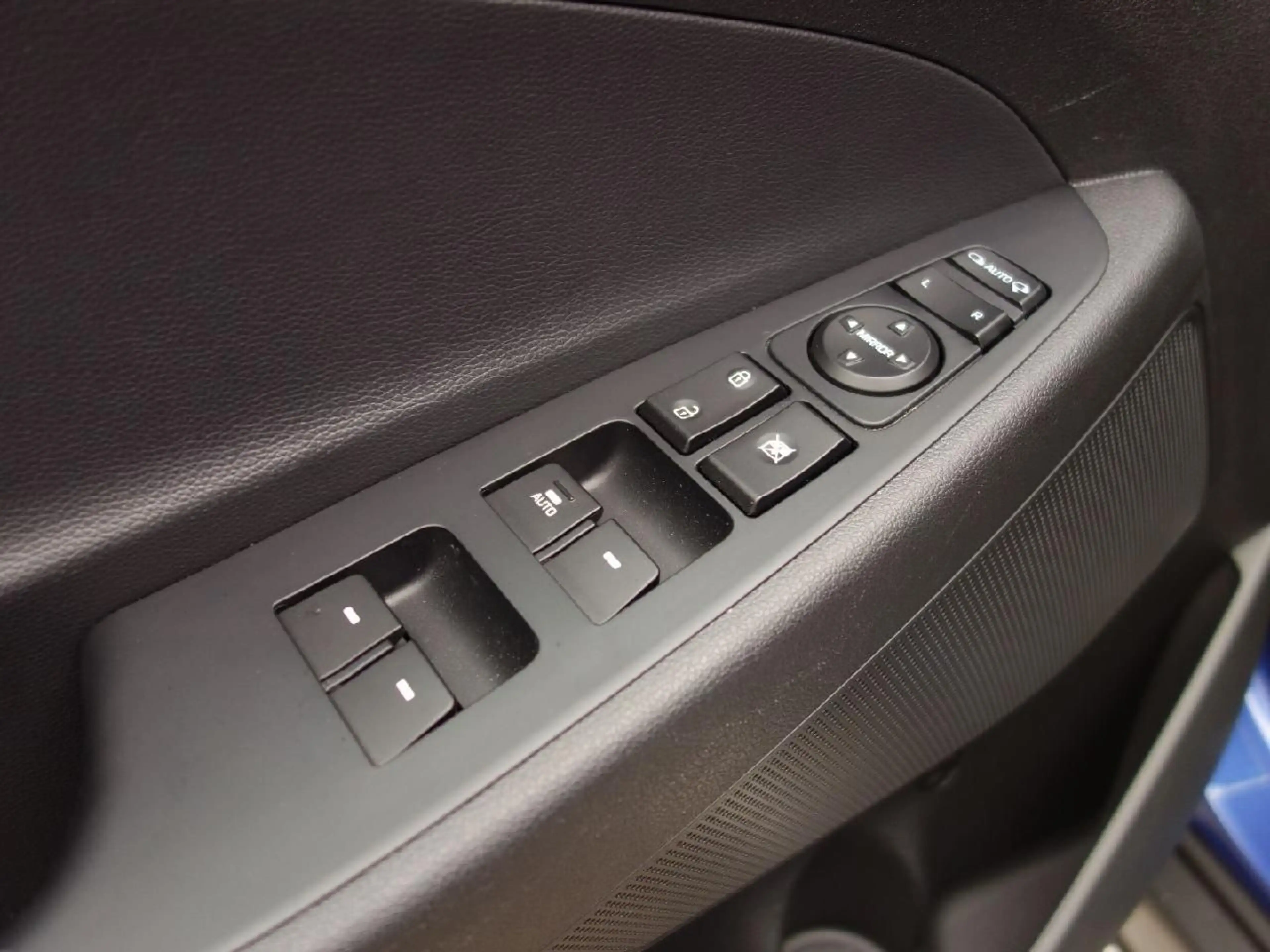 Hyundai TUCSON Passion + 2WD Autom NAVI DAB Winterp — photo 25