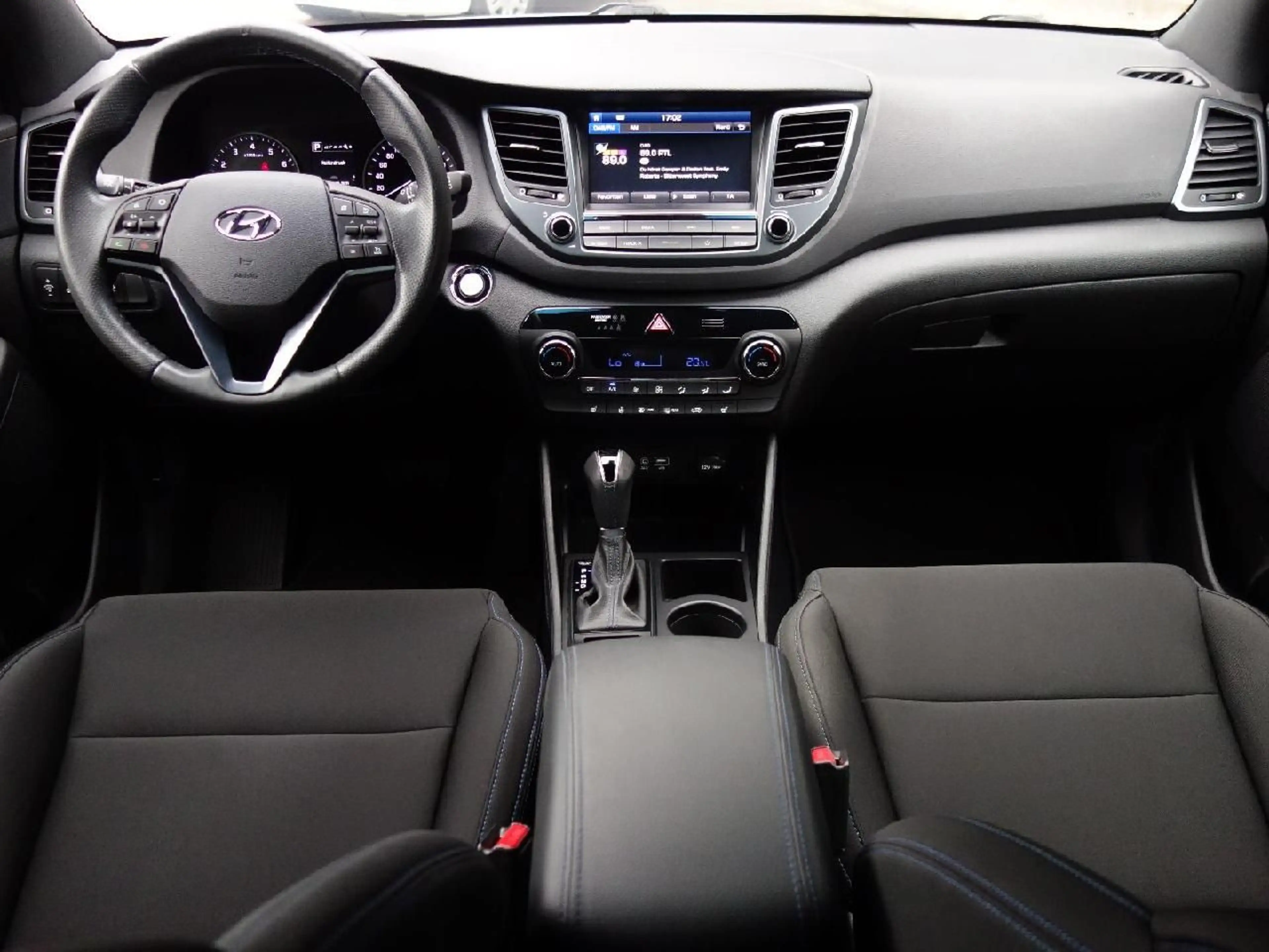 Hyundai TUCSON Passion + 2WD Autom NAVI DAB Winterp — photo 9