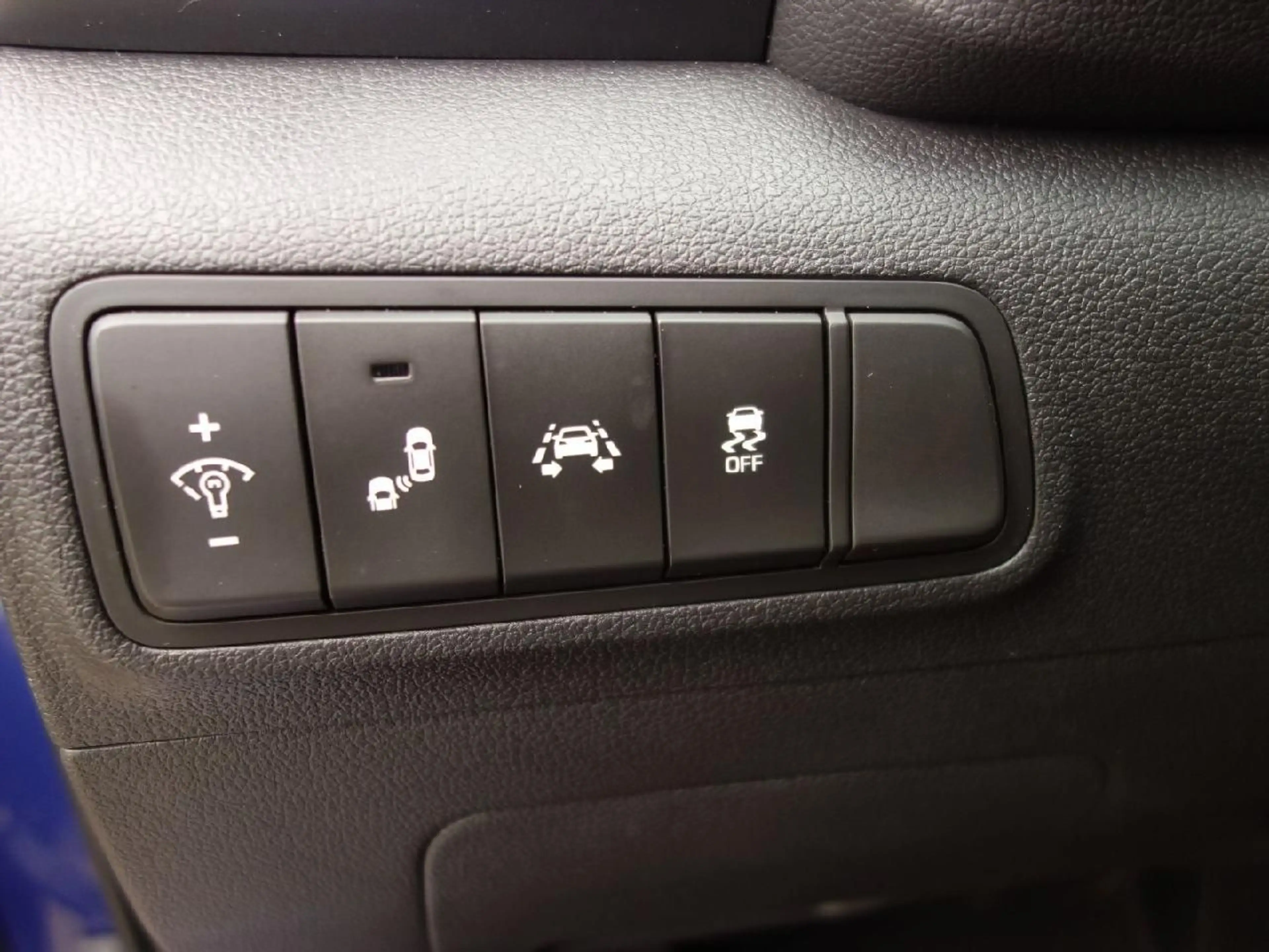 Hyundai TUCSON Passion + 2WD Autom NAVI DAB Winterp — photo 23