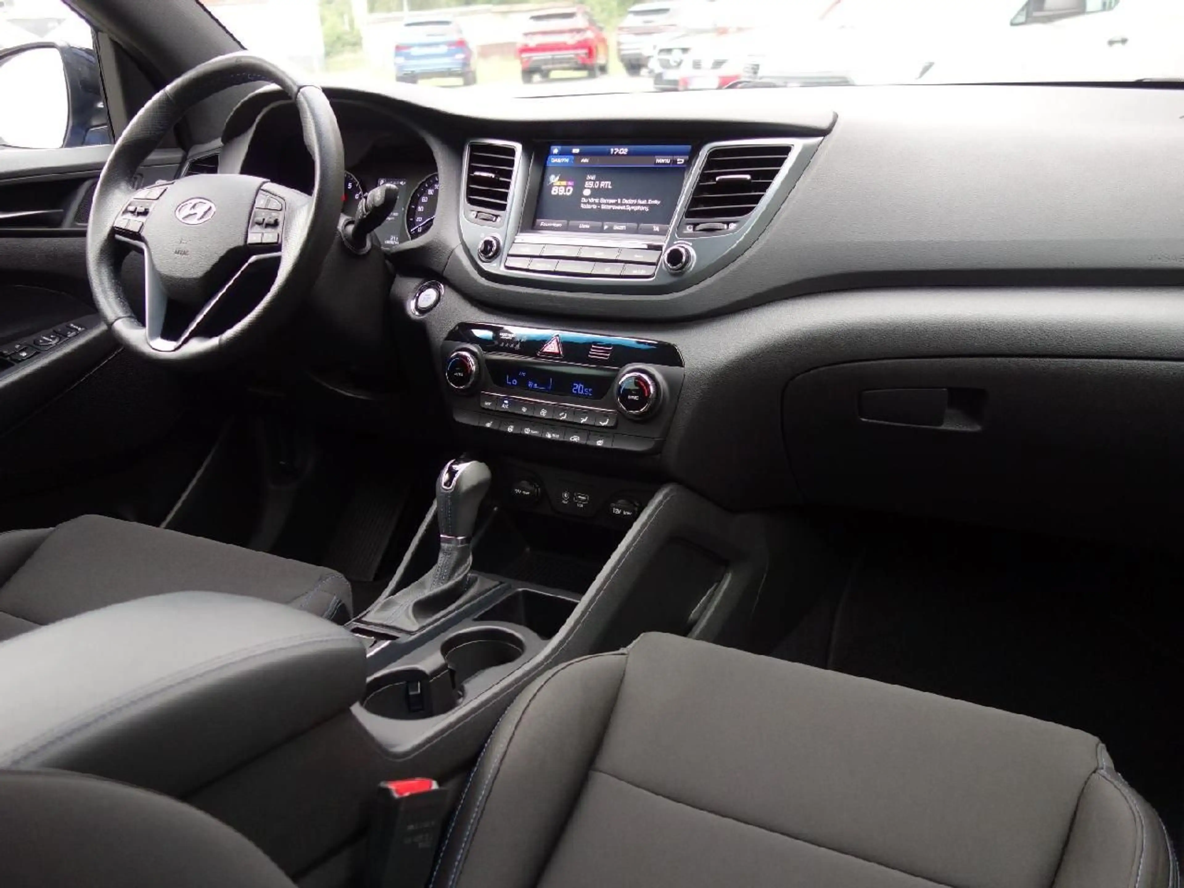 Hyundai TUCSON Passion + 2WD Autom NAVI DAB Winterp — photo 10
