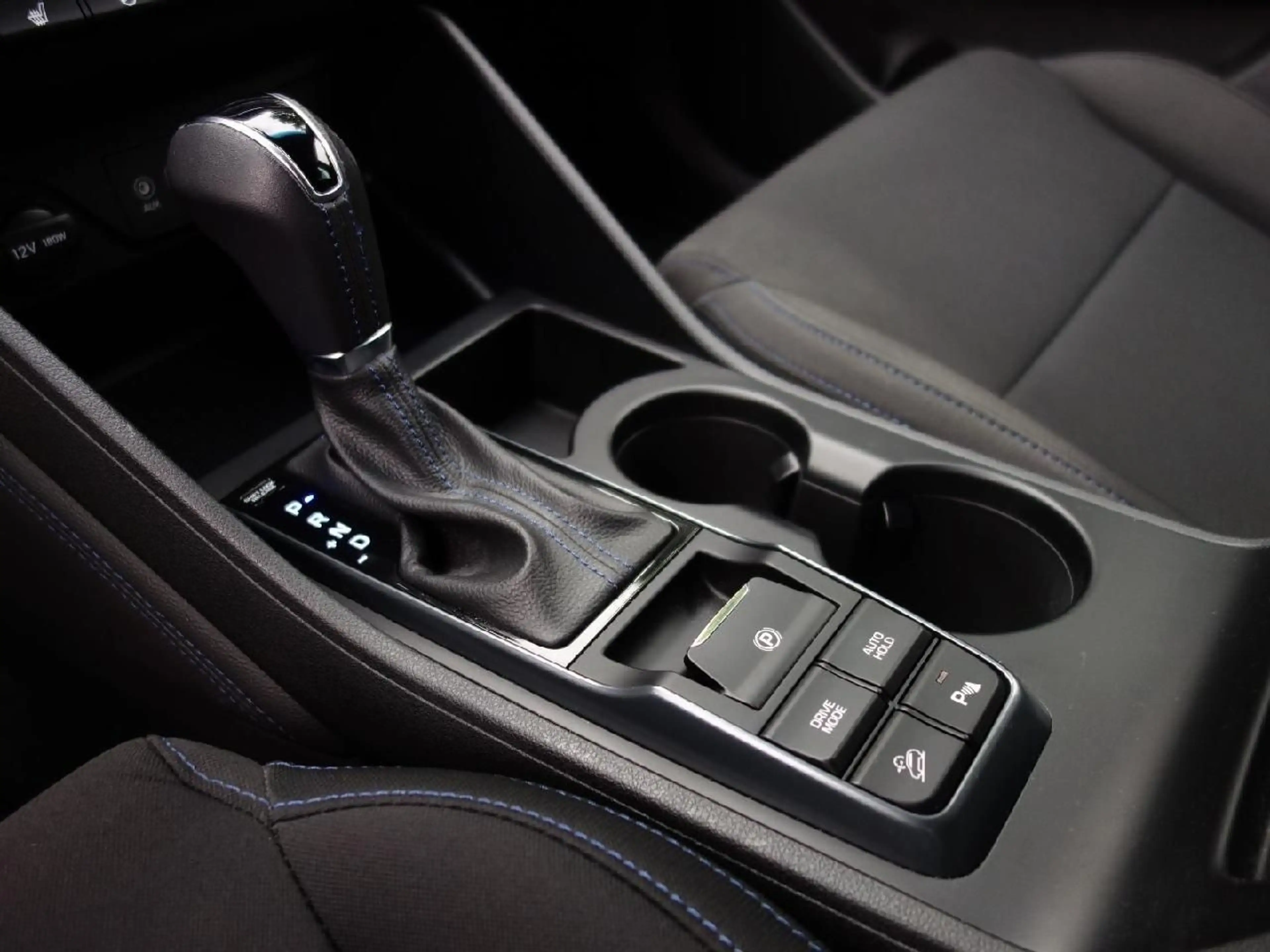 Hyundai TUCSON Passion + 2WD Autom NAVI DAB Winterp — photo 22