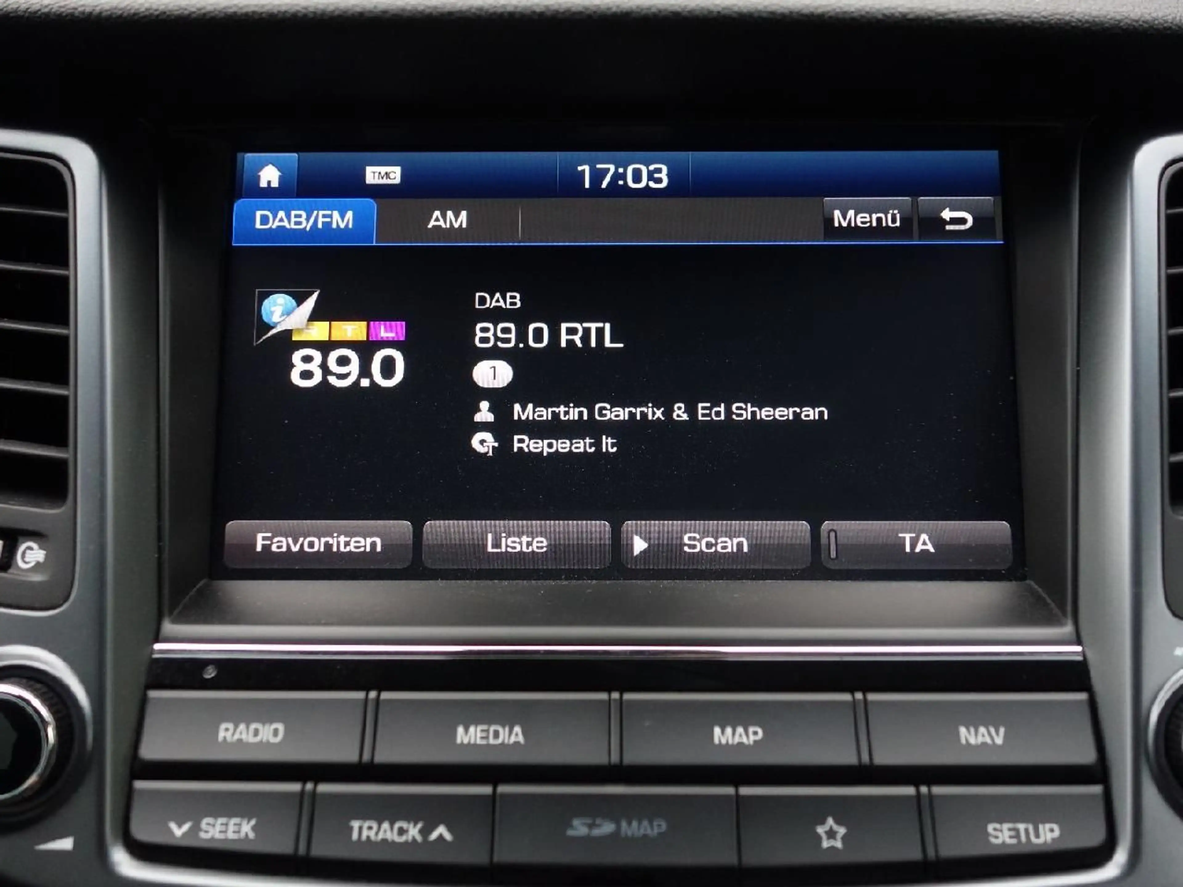 Hyundai TUCSON Passion + 2WD Autom NAVI DAB Winterp — photo 18