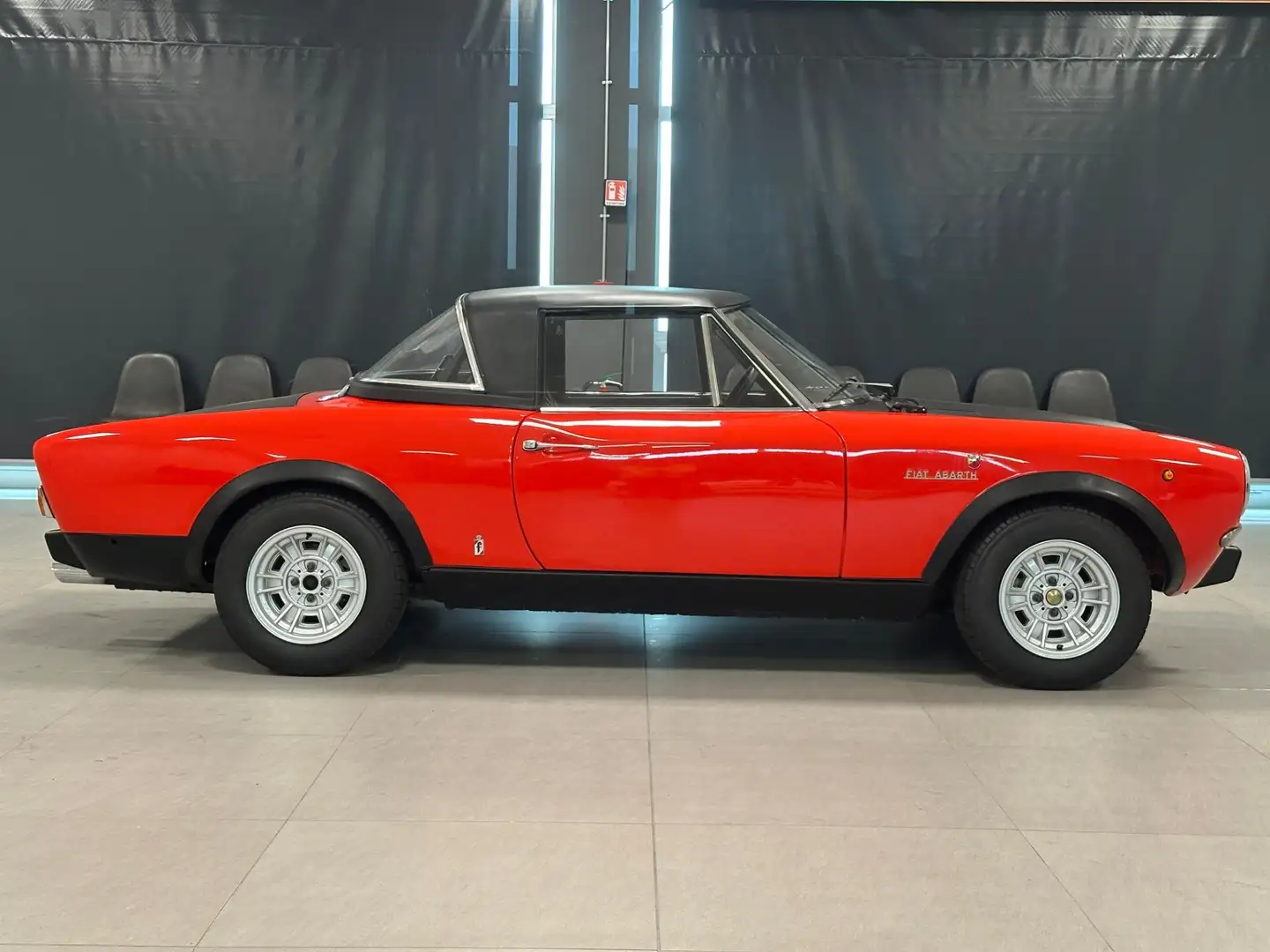 Fiat 124 Spider Abarth rally Rosso - 2