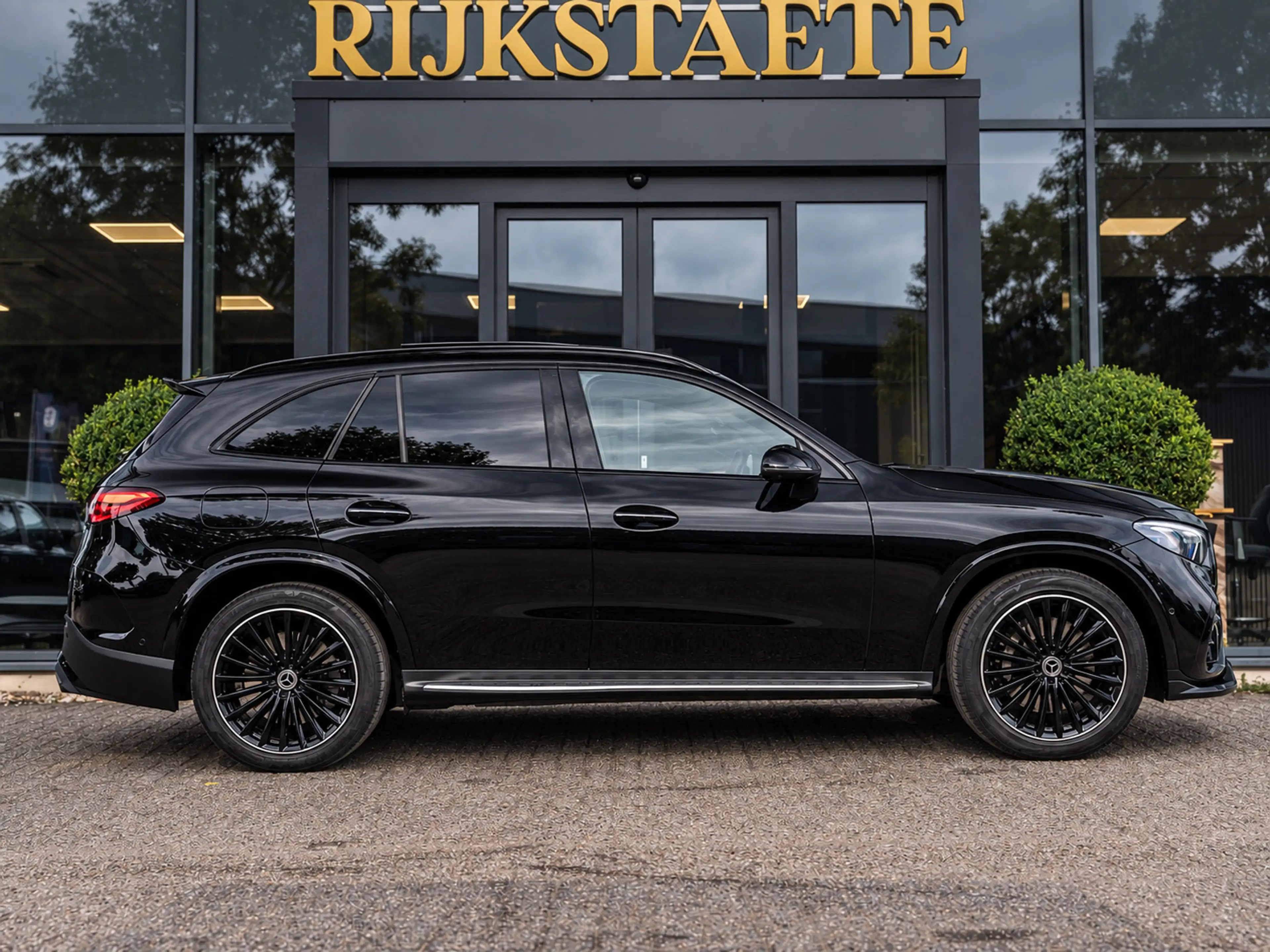 Mercedes-Benz GLC 400 400e 4MATIC AMG Line|PANO|BURMESTER|4WS — photo 6