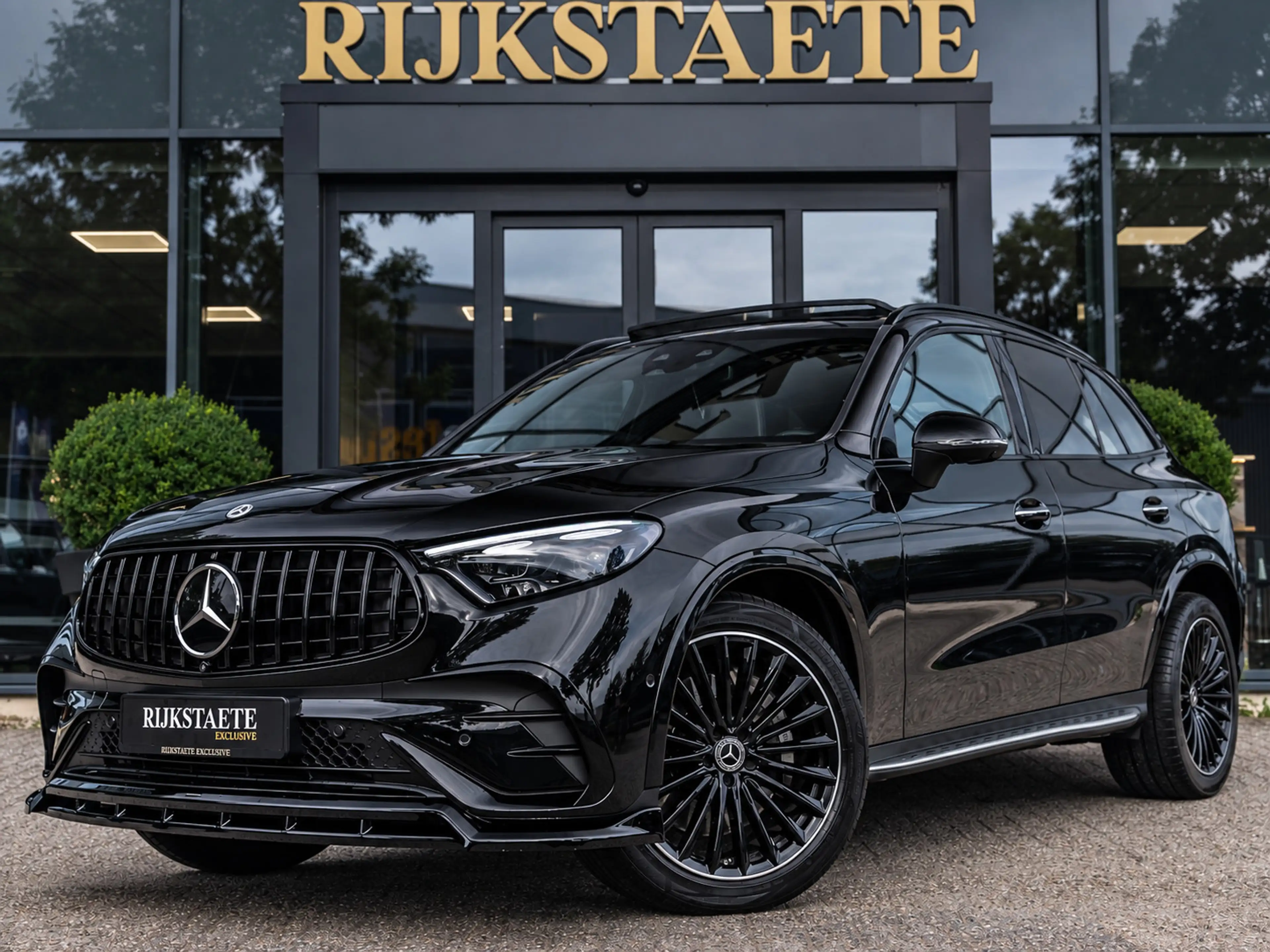 Mercedes-Benz GLC 400 400e 4MATIC AMG Line|PANO|BURMESTER|4WS