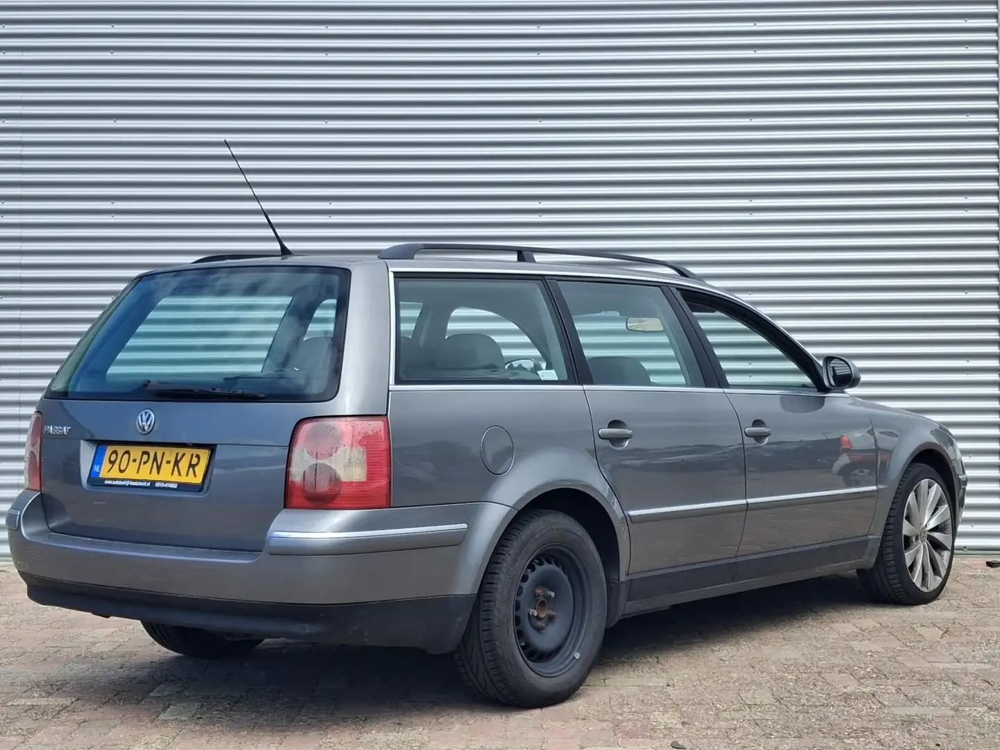 Volkswagen Passat Variant 1.6 | Nieuw Binnen! | Cruise | Clima | APK 19-03-2 Gris - 2