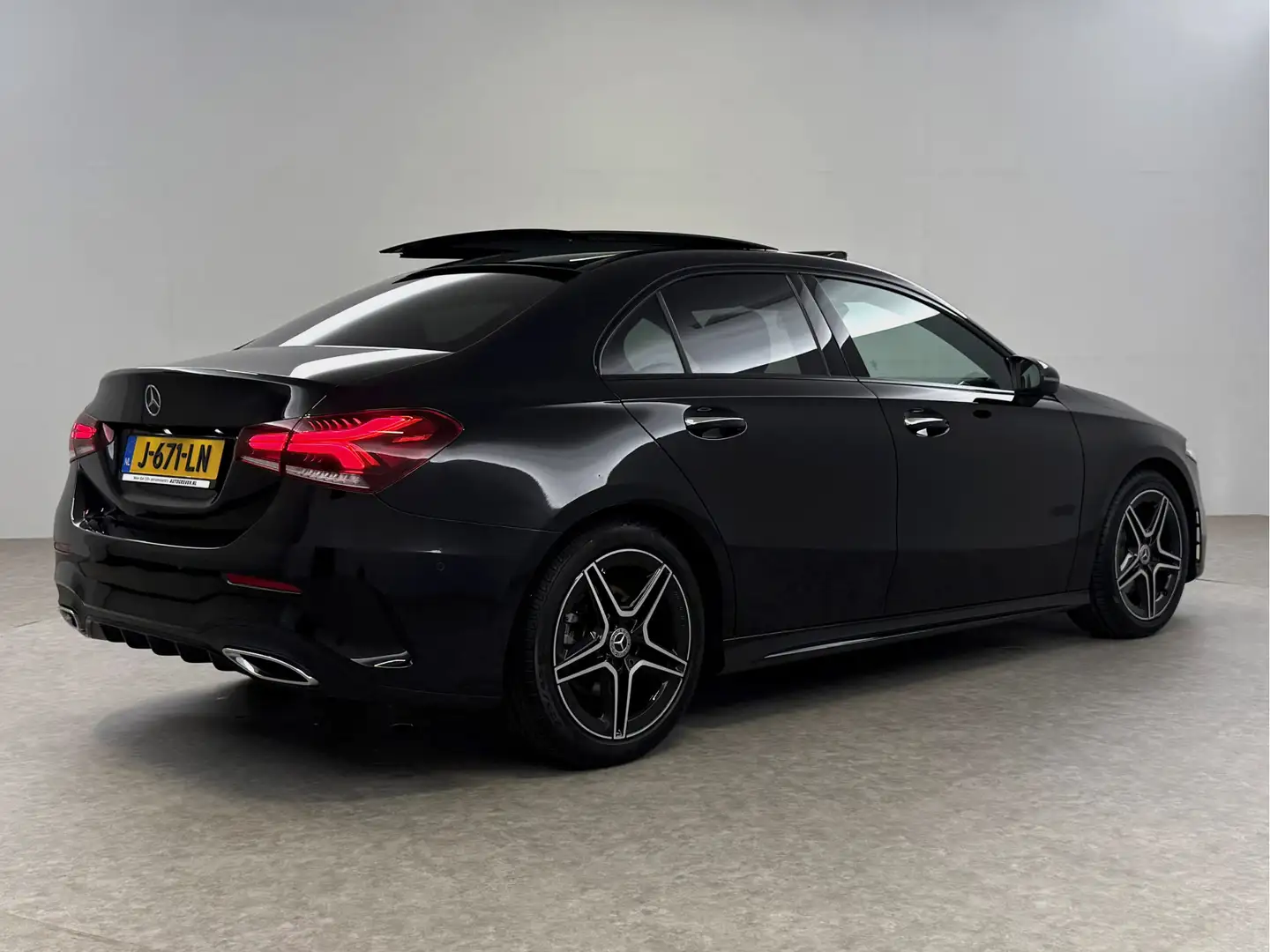 Mercedes-Benz A 200 AMG | Pano | Sfeerverl. | Virtual | Burmester | Ca Noir - 2