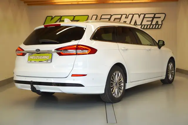 Ford Mondeo view 4