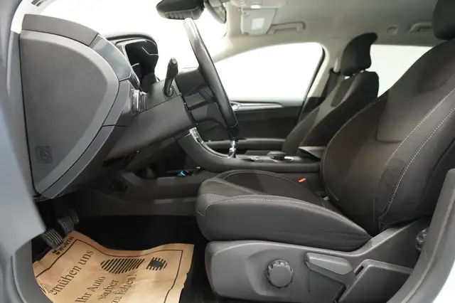 Ford Mondeo view 15