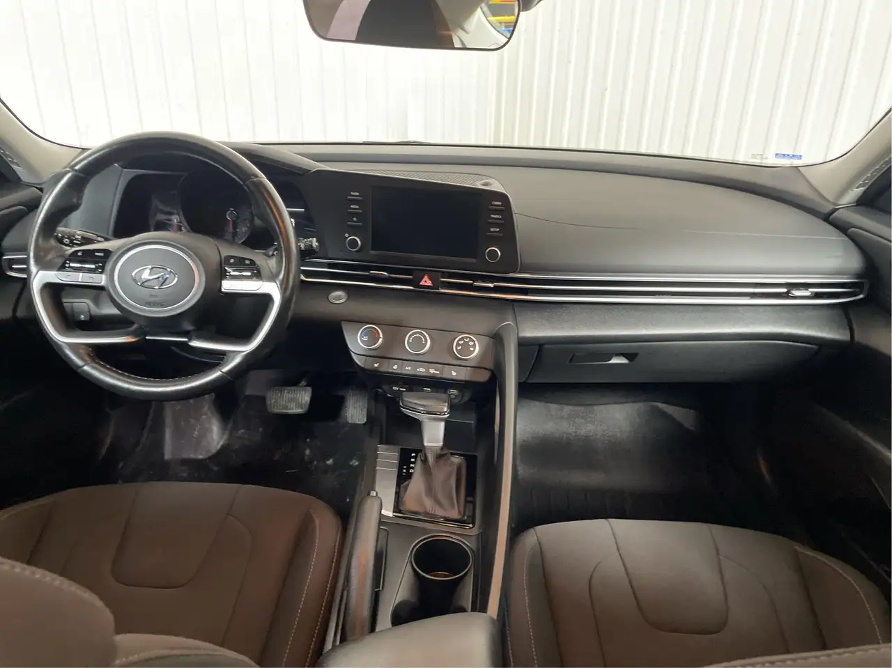 Hyundai ELANTRA снимка Hyundai ELANTRA
