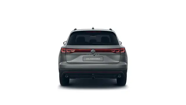 Volkswagen Touareg view 5