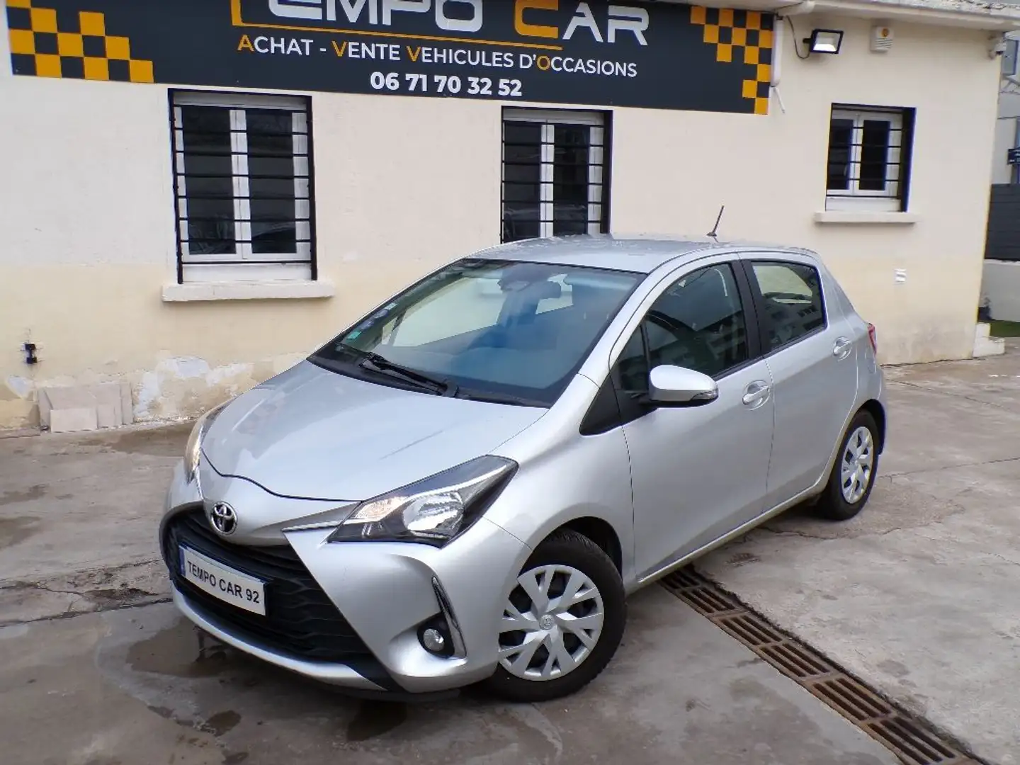 Toyota Yaris Pro 110 VVT-i France Business Grau - 1