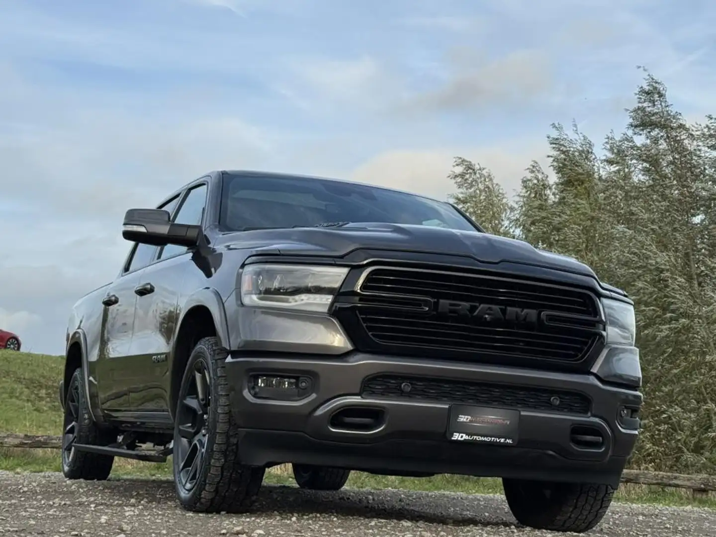 Dodge RAM 1500 Laramie Night 5.7L V8, 1e eig, dealer onderh, Grijs - 2