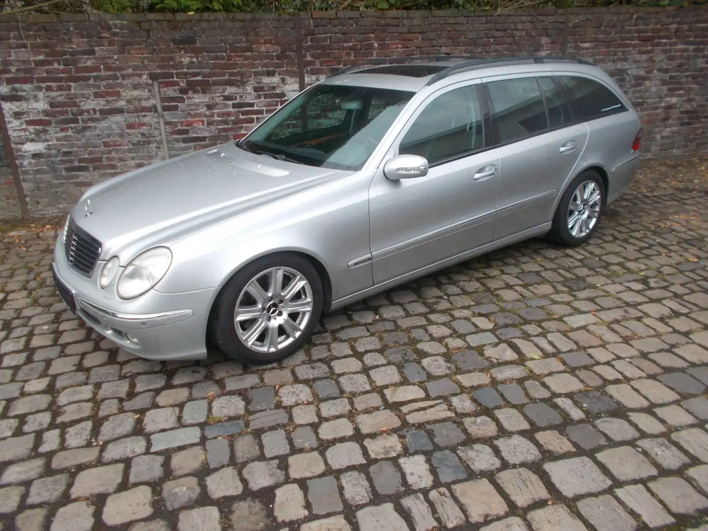 Mercedes-Benz E 50 AMG E -Klasse T-Modell E 500 T 4Matic Srebrny - 1