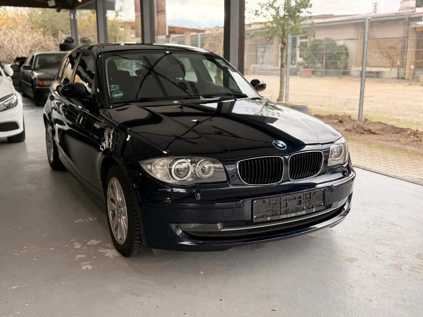 BMW 120 d Limo-Tempo-SHZ-8Fachbereift-AHK Blau - 1