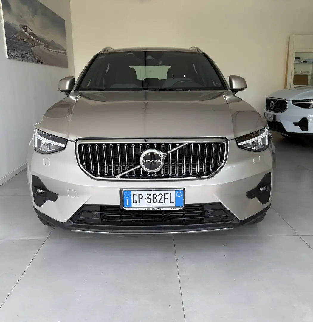 Volvo XC40 T5 Recharge Plug-in Hybrid automatico Core Zlatá - 2