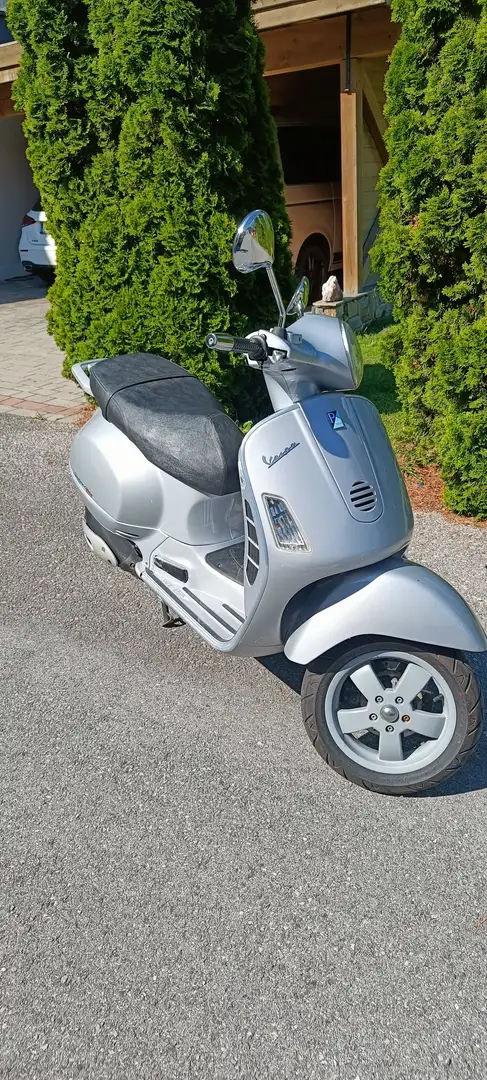 Piaggio GTS 125 Silber - 1