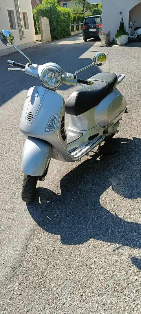 Piaggio GTS 125 Silber - 2