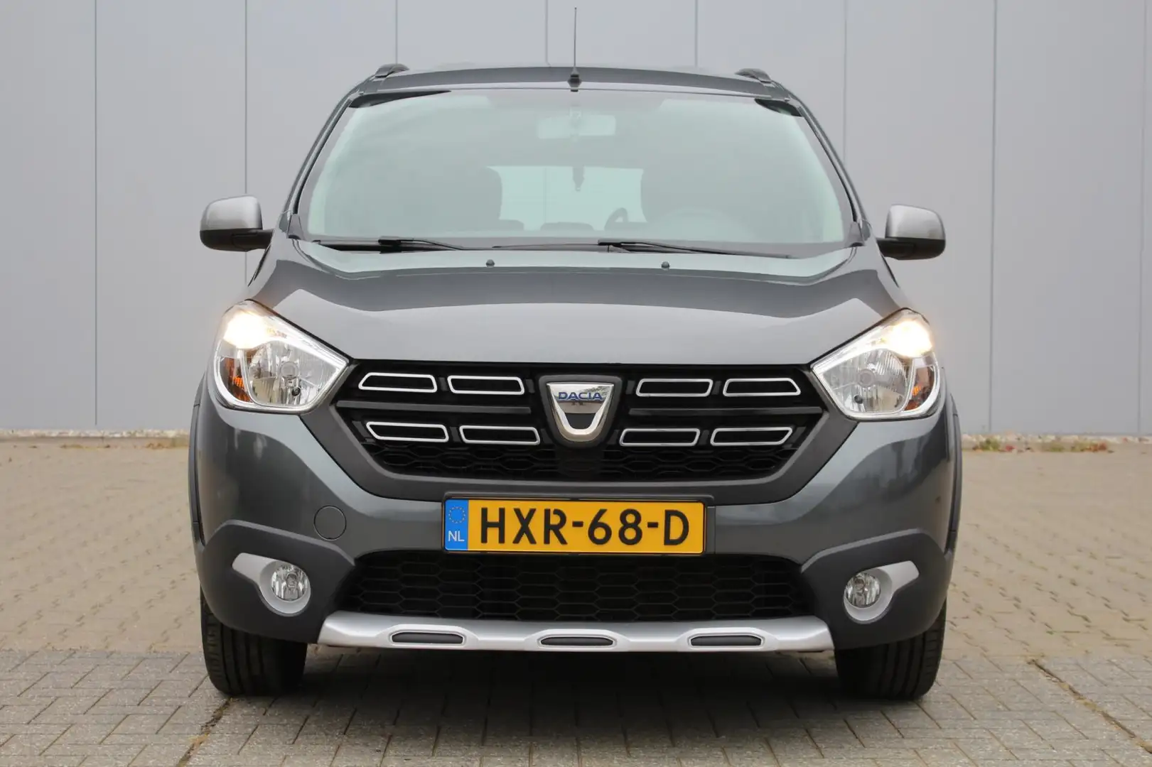 Dacia Lodgy 1.2 TCe Lauréate Stepway 7persoons | Navigatie | S Grijs - 2