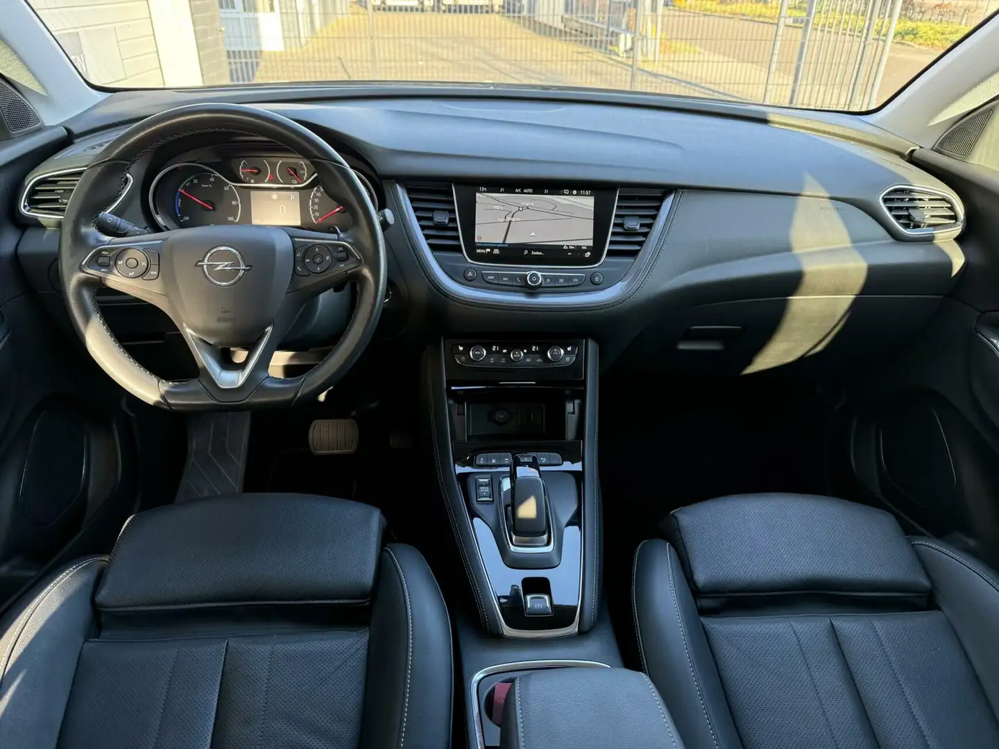 Opel Grandland X 1.6 Turbo Hybrid Ultimate Чорний - 2