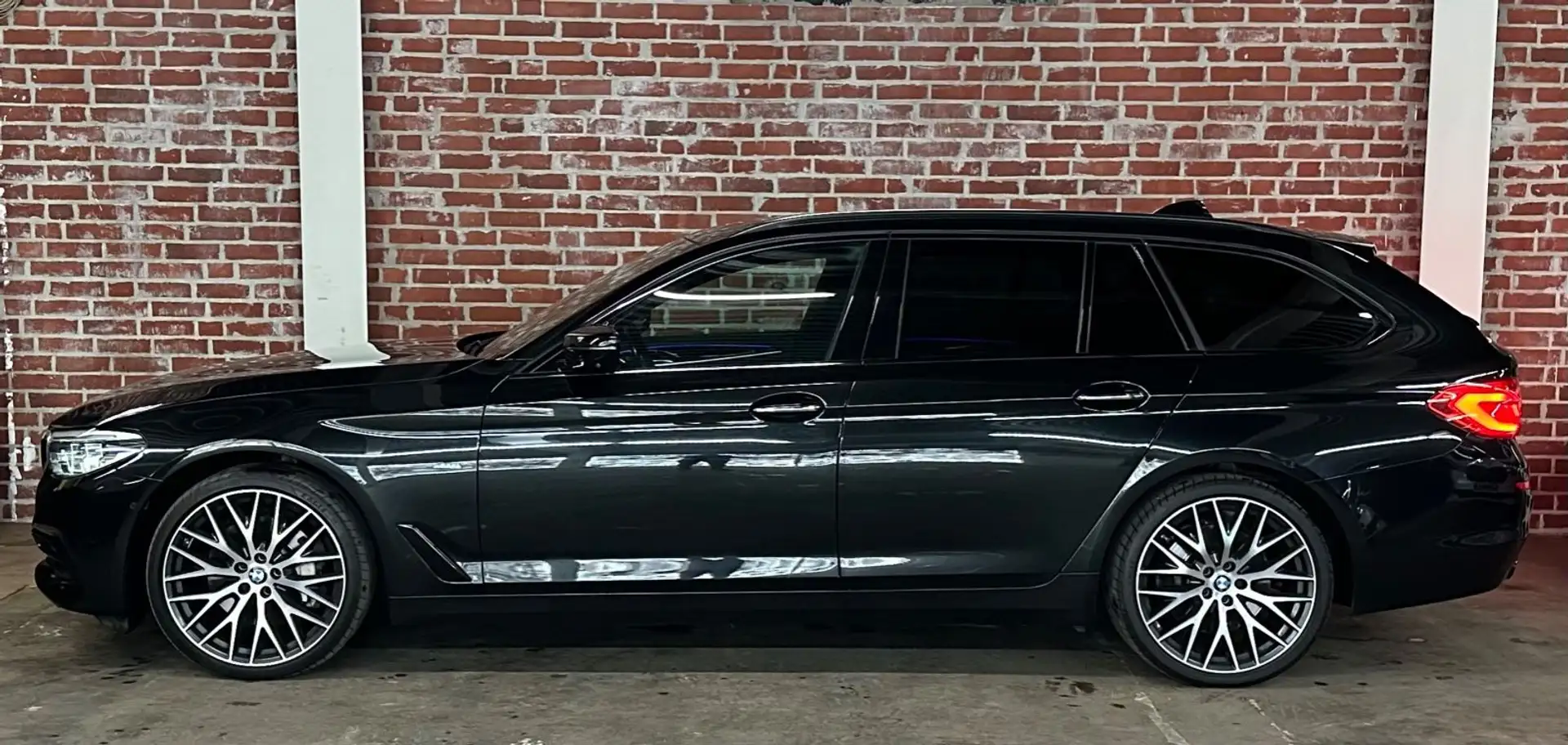 BMW 530 d xDrive Touring LED/ACC/HUD/PANO/360°Kam/AHK Schwarz - 2