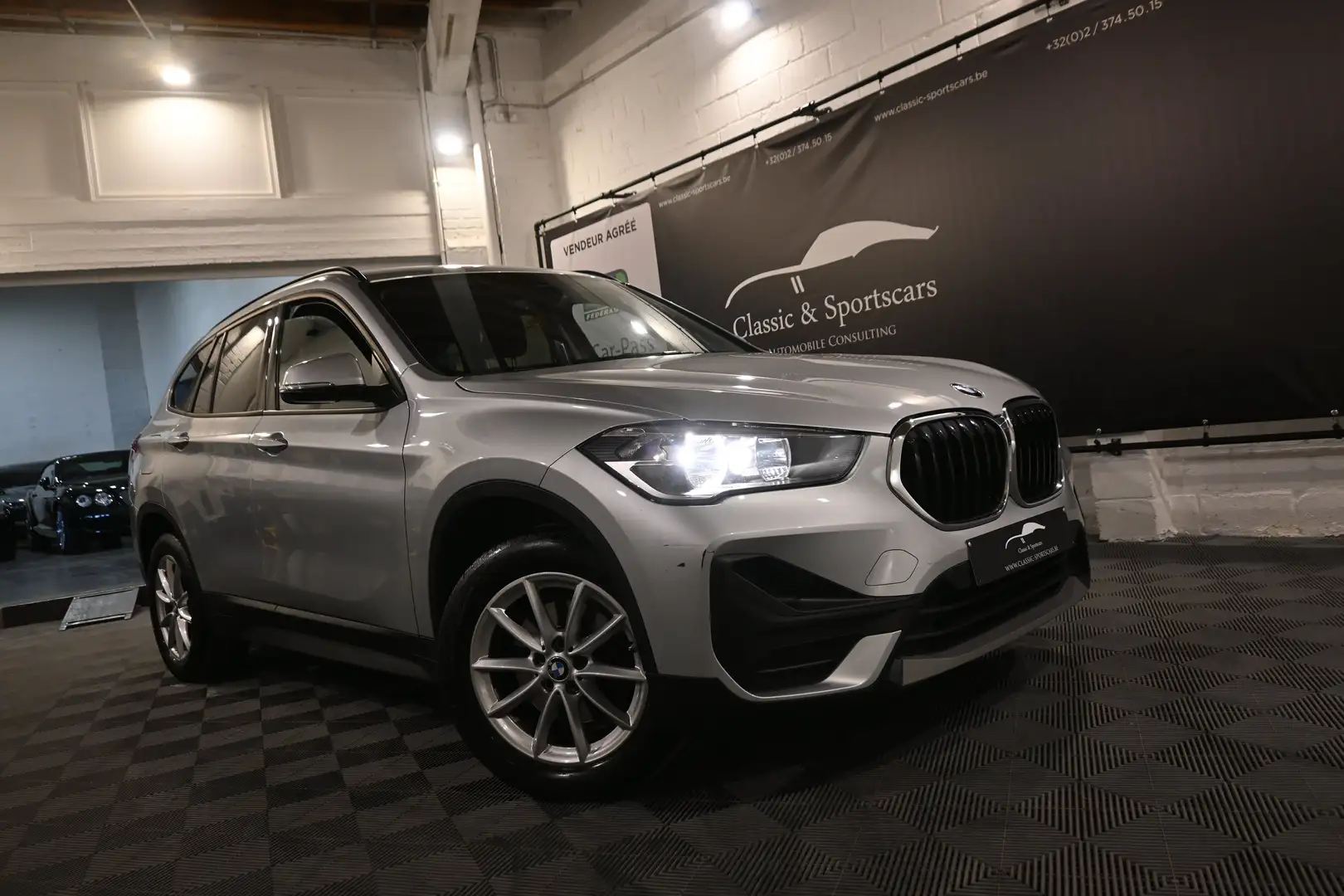 BMW X1 1.5iA sDrive18 EURO 6d / FACELIFT / AUTO 7 / PDC Zilver - 2