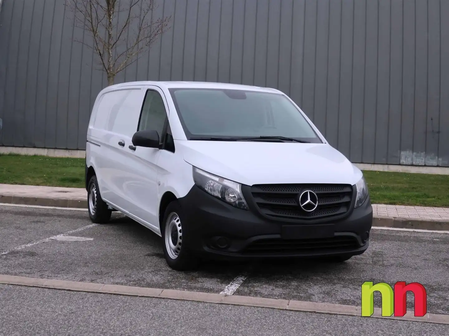 Mercedes-Benz Vito Furgón 111CDI Compacta Blanco - 2