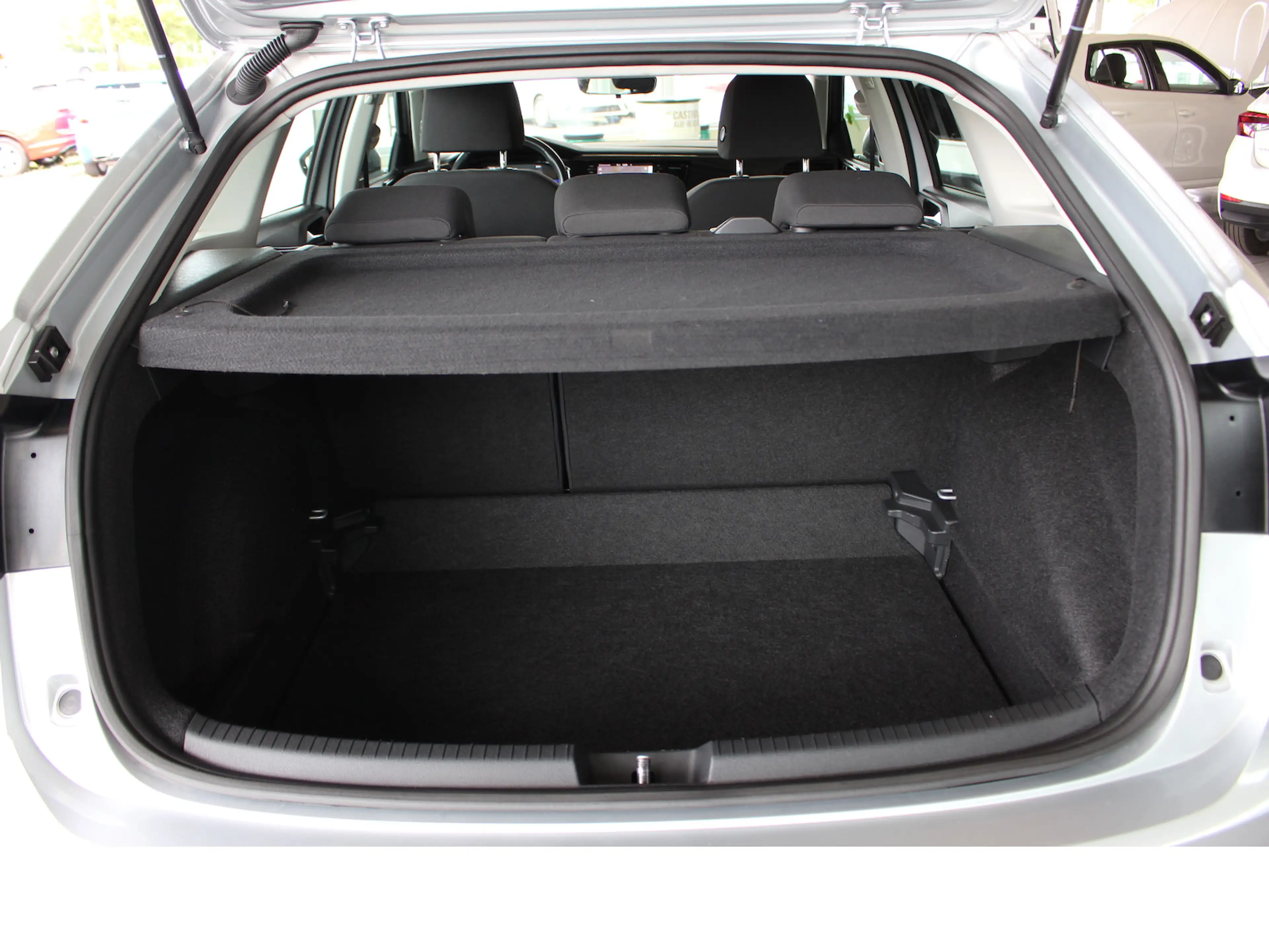 Volkswagen Taigo Life 1.0 TSI.Navi,LED,Multi,Top-Zustand — photo 12