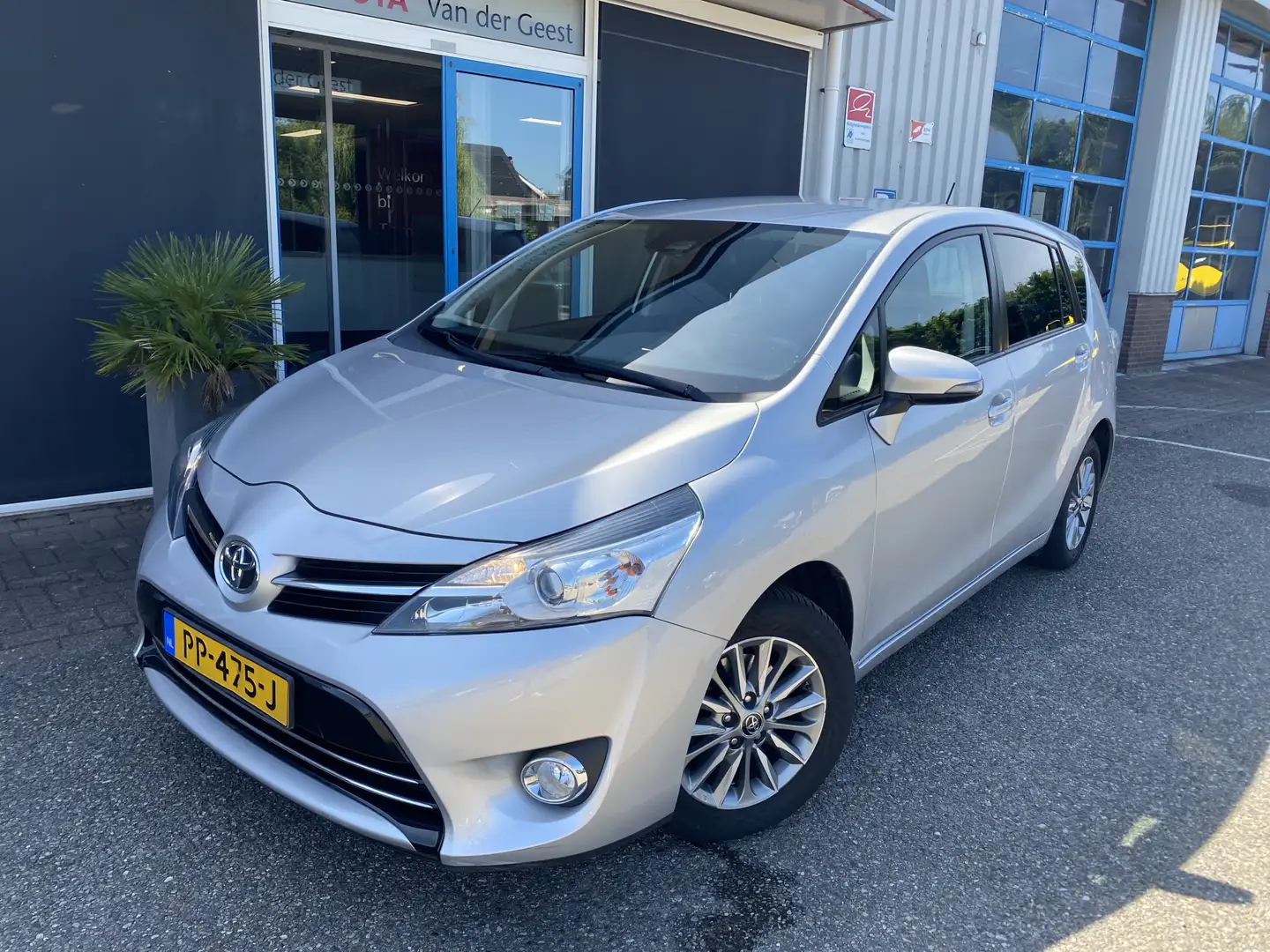 Toyota Verso 1.8 VVT-i Aspiration 7p. Grijs - 2