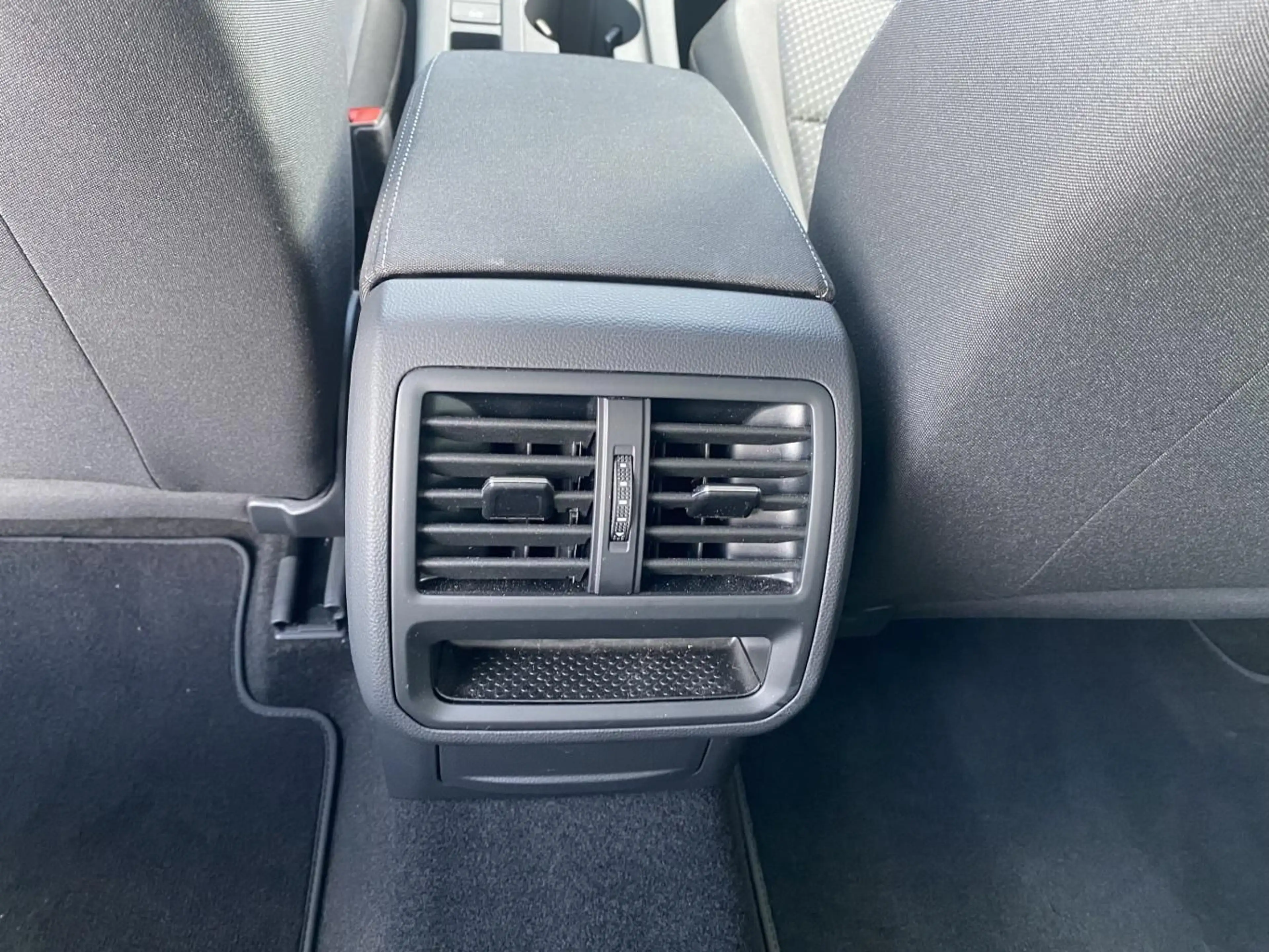 Volkswagen Passat Variant 1.5 TSI BUSINESS-PREMIUM+AHK+APP- — photo 11