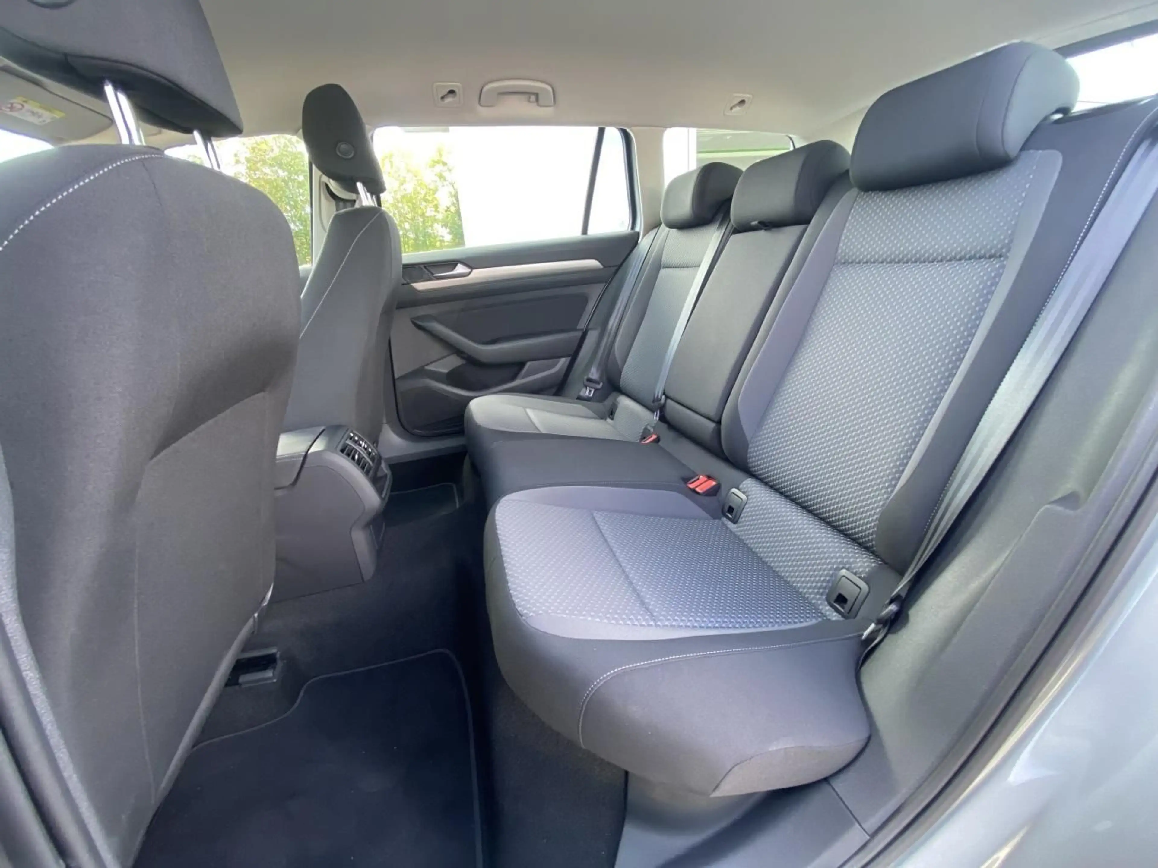 Volkswagen Passat Variant 1.5 TSI BUSINESS-PREMIUM+AHK+APP- — photo 10