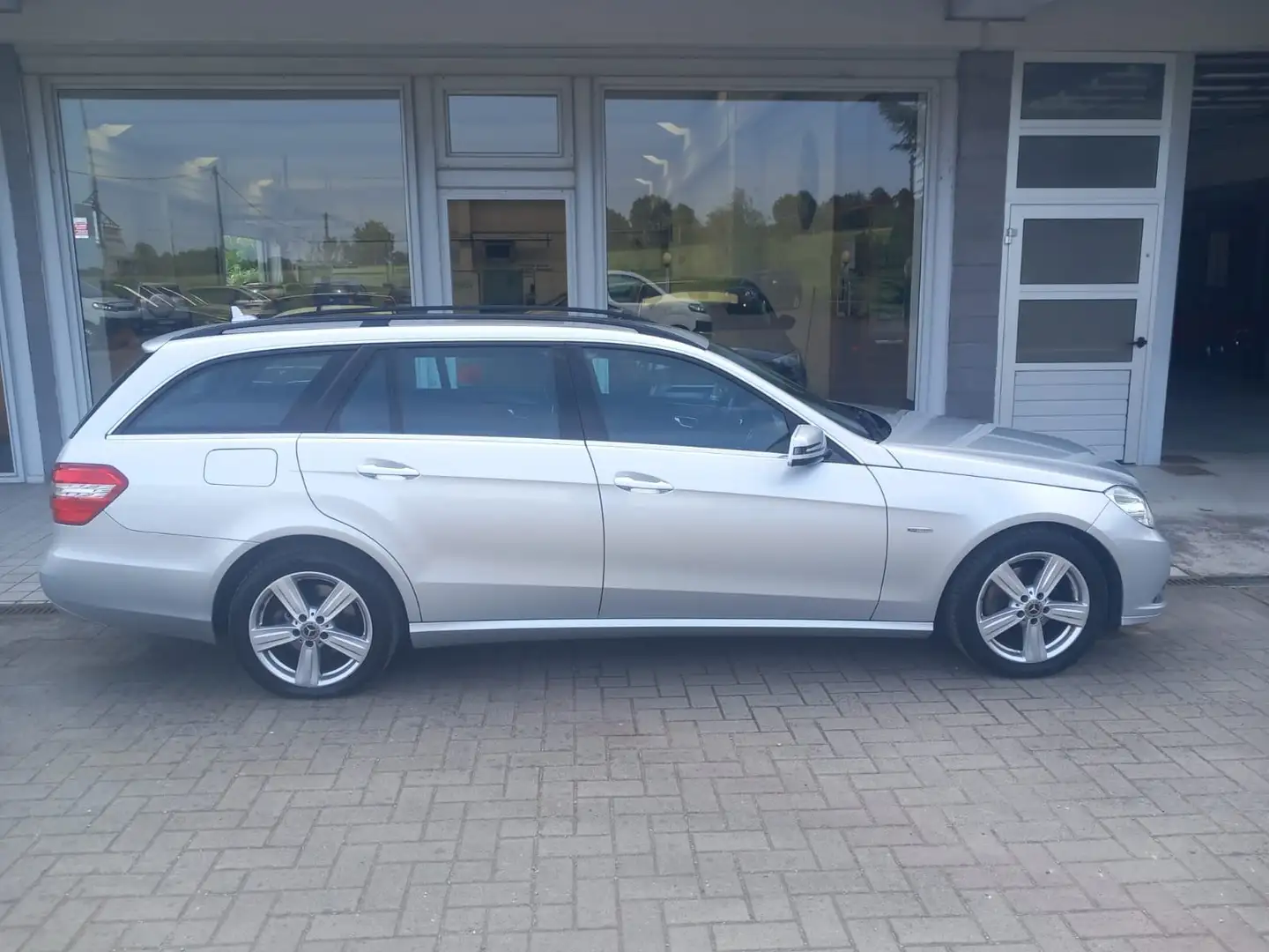 Mercedes-Benz E 220 Classe E - W212 SW SW cdi be Elegance FL Zilver - 2
