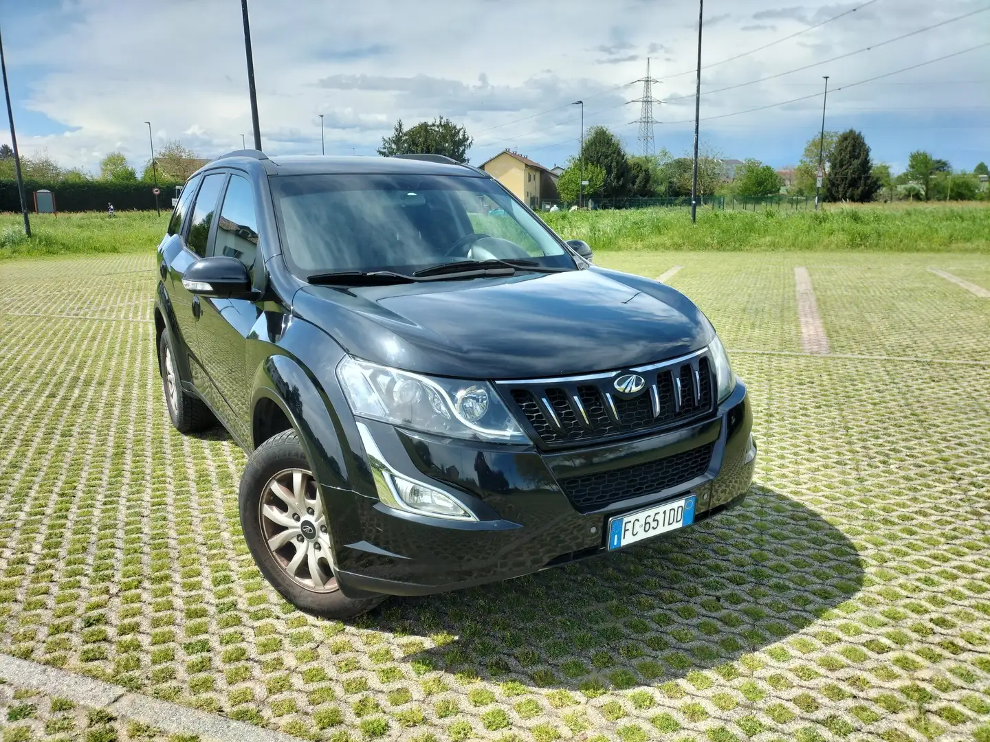 Mahindra XUV500 AWD W8  M1 7 POSTI Nero - 2