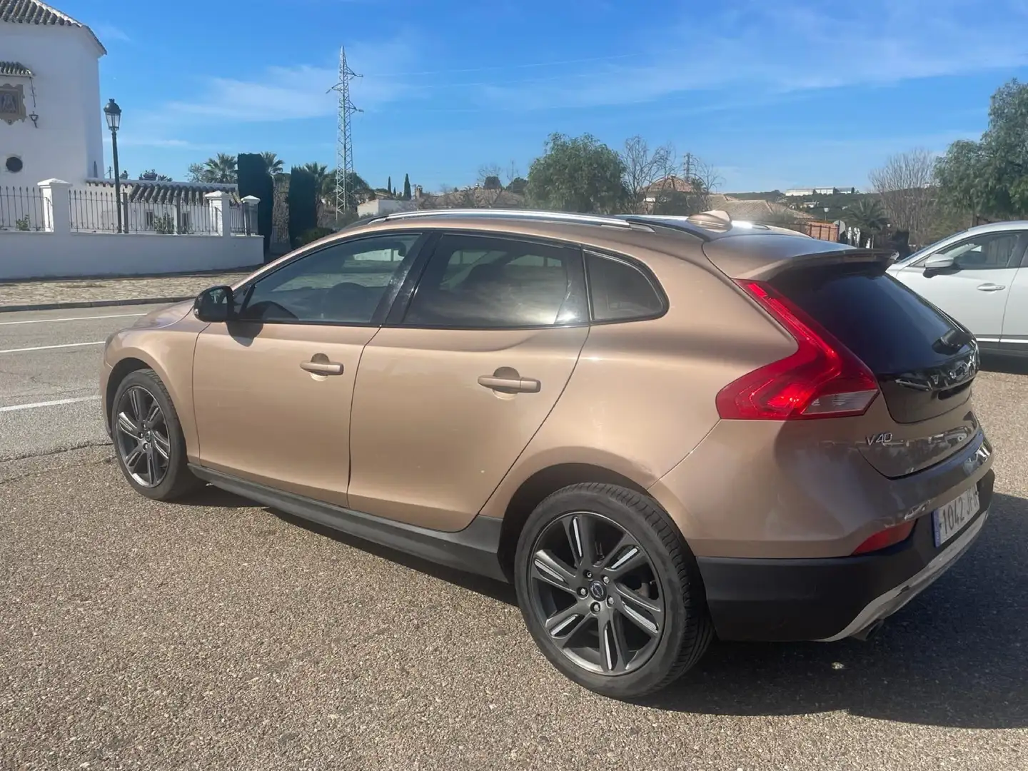 Volvo V40 Cross Country D4 Kinetic Aut. 177 Brown - 1