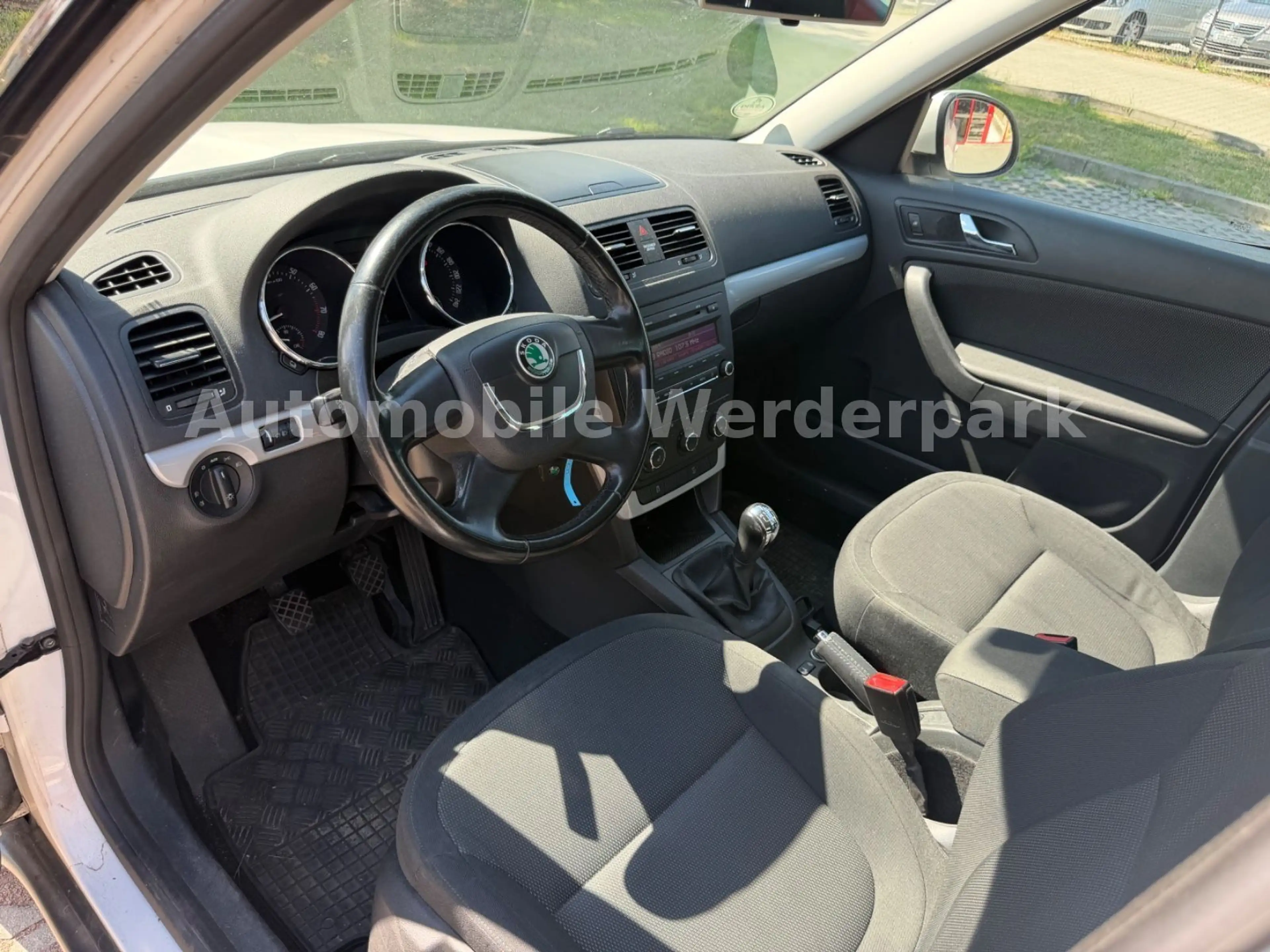 Skoda Yeti Ambition — photo 15