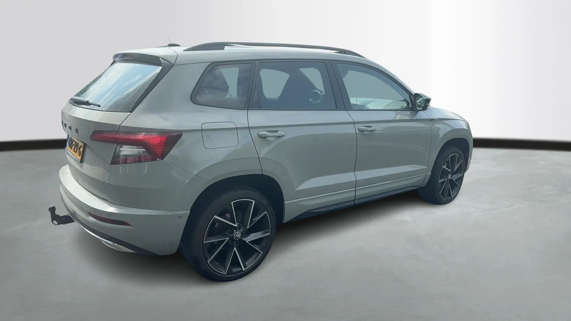 Skoda Karoq 1.5 TSI 150pk ACT Sportline Business DSG / Navigat Grijs - 2