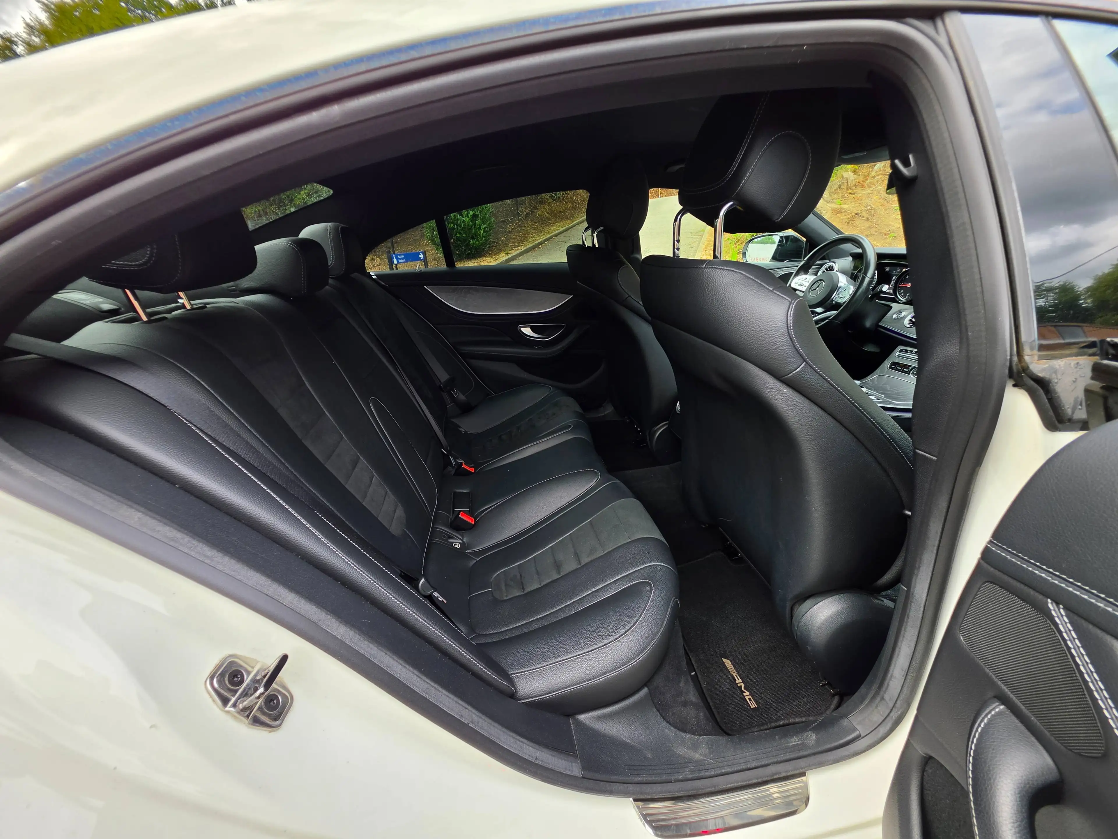 Mercedes-Benz CLS 300 d*B2B*MARCHAND*AMGPACK*MULTIBEAM*CAMERA*Ambientlight — photo 9